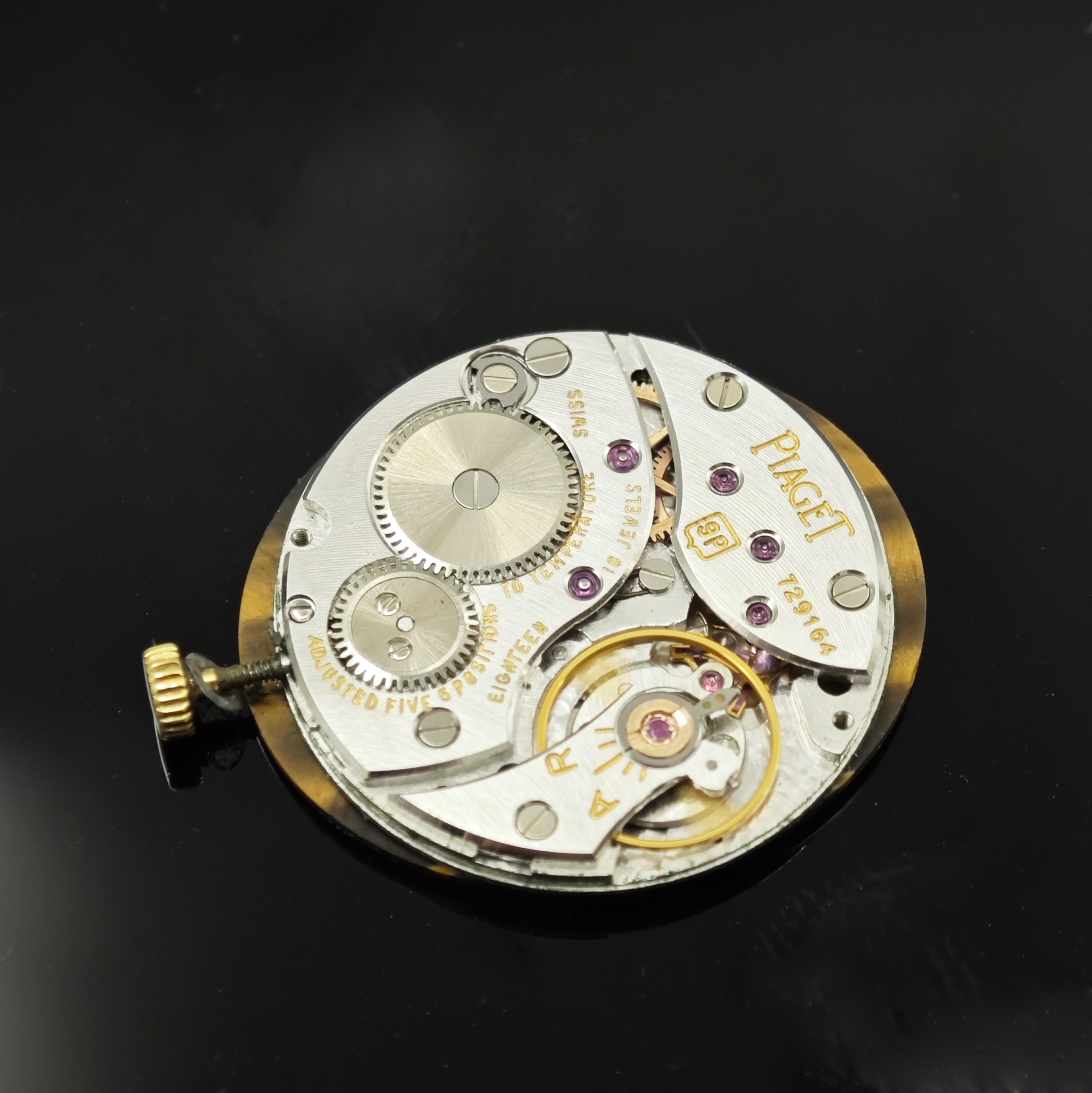 Detail f: PIAGET Damenarmbanduhr in GG 750/000 Referenz 9803, Schweiz um 1960, Handaufzug, ovales Geh., Boden 2-fach verschr., Tigerauge- Zifferbl. m. röm. ...
