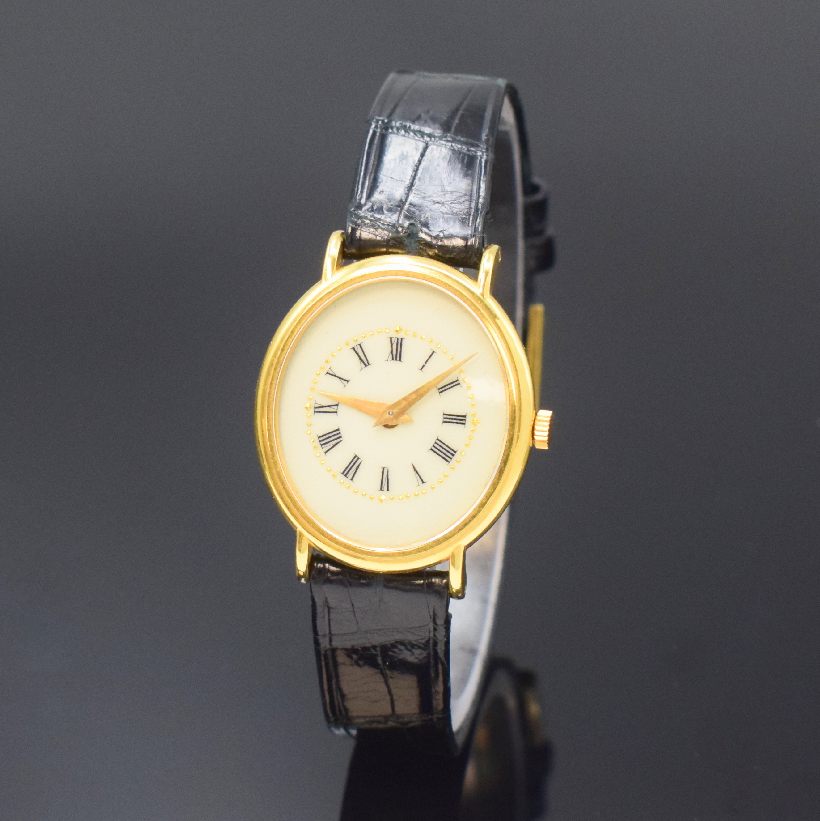 PIAGET Damenarmbanduhr in GG 750/000 Referenz 9822, Schweiz um 1960, Handaufzug, Boden 2-fach verschr., orig. Lederband m. Dornschl. in GG 750/000, ...