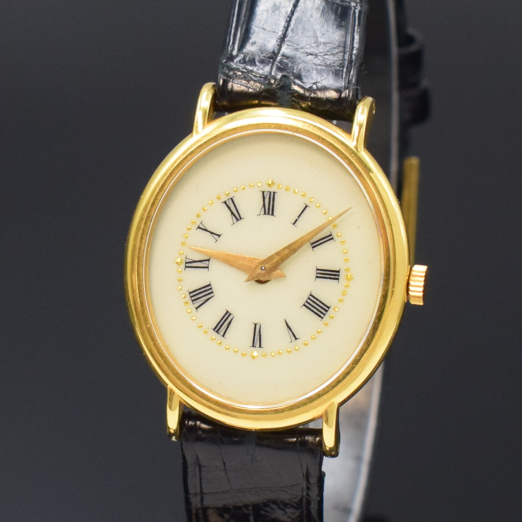 Detail a: PIAGET Damenarmbanduhr in GG 750/000 Referenz 9822, Schweiz um 1960, Handaufzug, Boden 2-fach verschr., orig. Lederband m. Dornschl. in GG 750/000, ...