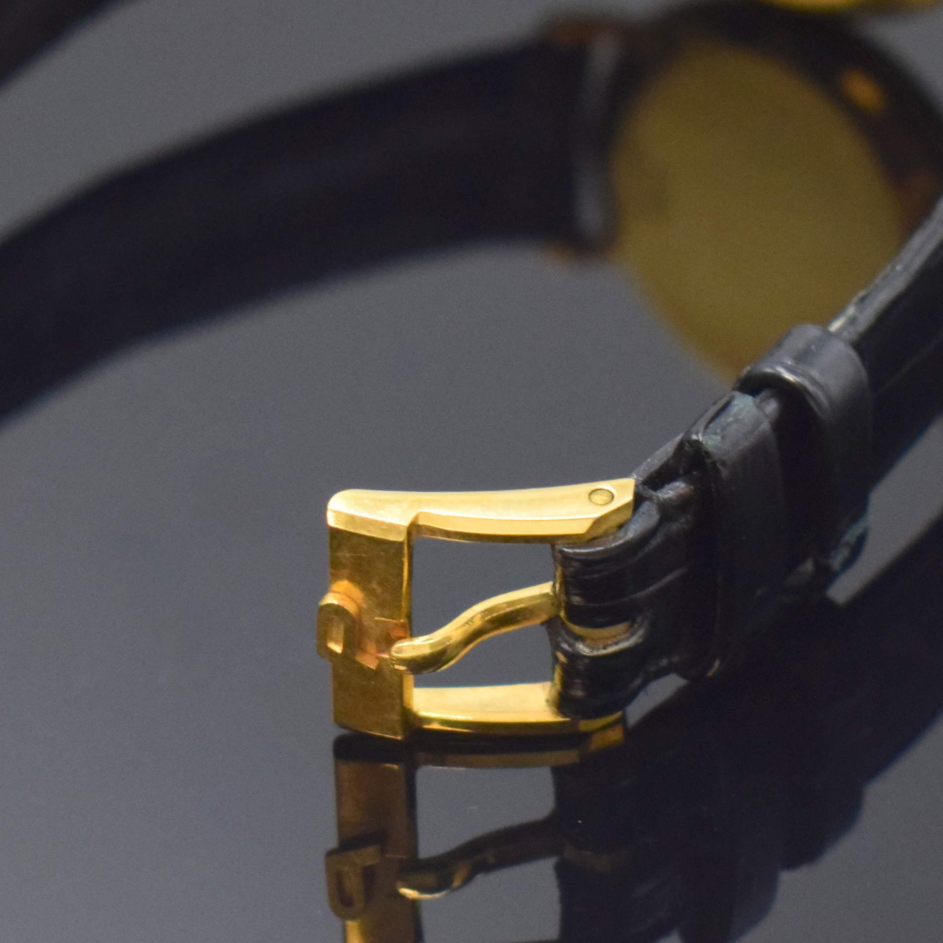 Detail b: PIAGET Damenarmbanduhr in GG 750/000 Referenz 9822, Schweiz um 1960, Handaufzug, Boden 2-fach verschr., orig. Lederband m. Dornschl. in GG 750/000, ...