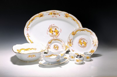 Image Extensive dining service, Meissen, 1920/30s, rich yellow court dragon, porcelain, hand- ...