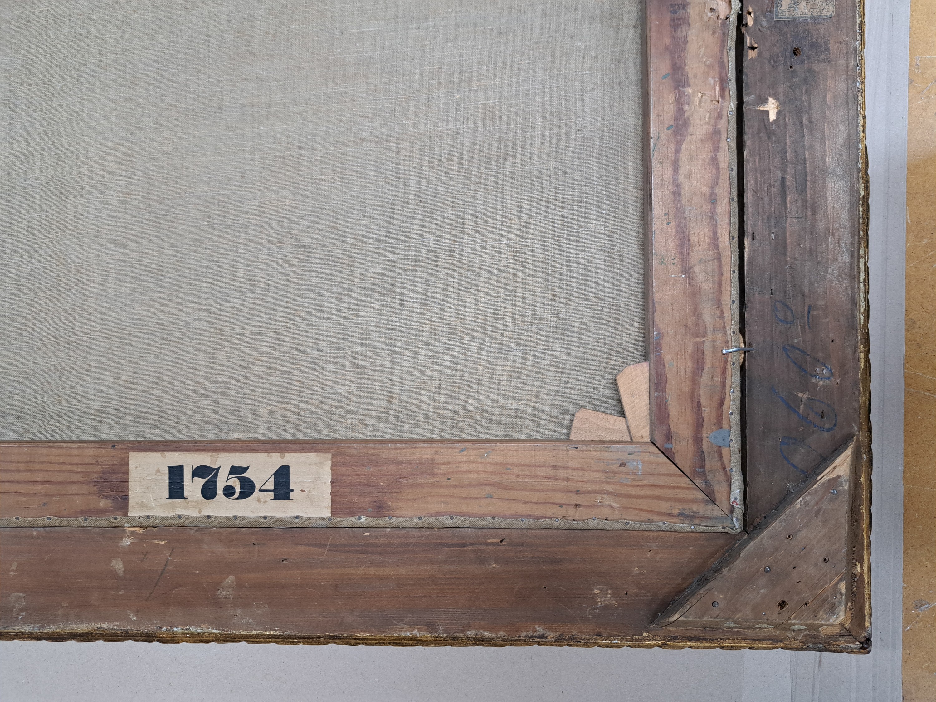Detail b: Lothar von Seebach, 1853 Fessenbach-1930 Strassburg, Stillleben mit weissen Rosen in Keramikvase auf Spitzendecke, Öl/Lwd, links unten sign., ca. ...