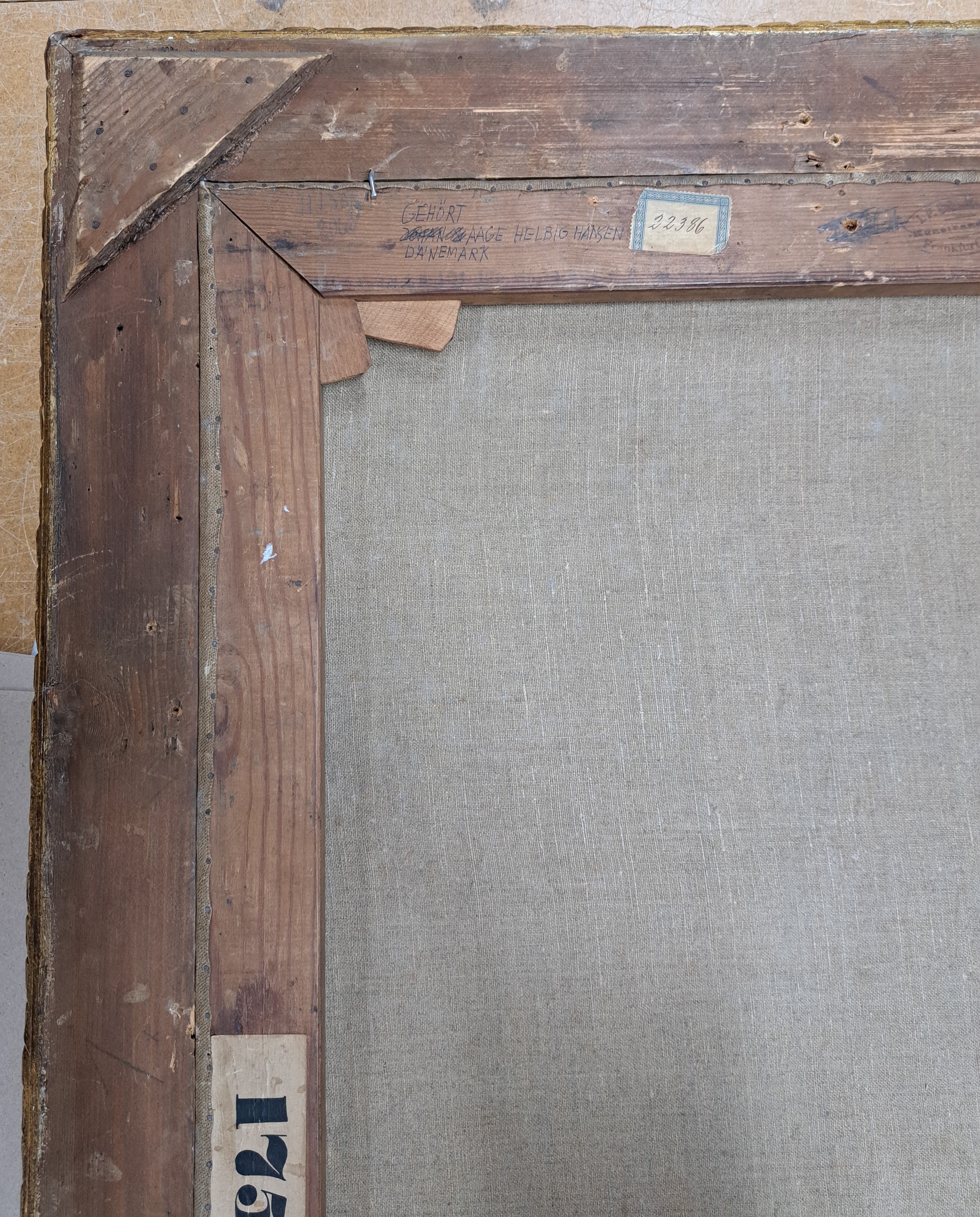 Detail d: Lothar von Seebach, 1853 Fessenbach-1930 Strassburg, Stillleben mit weissen Rosen in Keramikvase auf Spitzendecke, Öl/Lwd, links unten sign., ca. ...