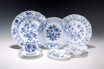 Image Service parts onion pattern, Meissen, 20th century, porcelain, 1st choice: 7 dinner ...