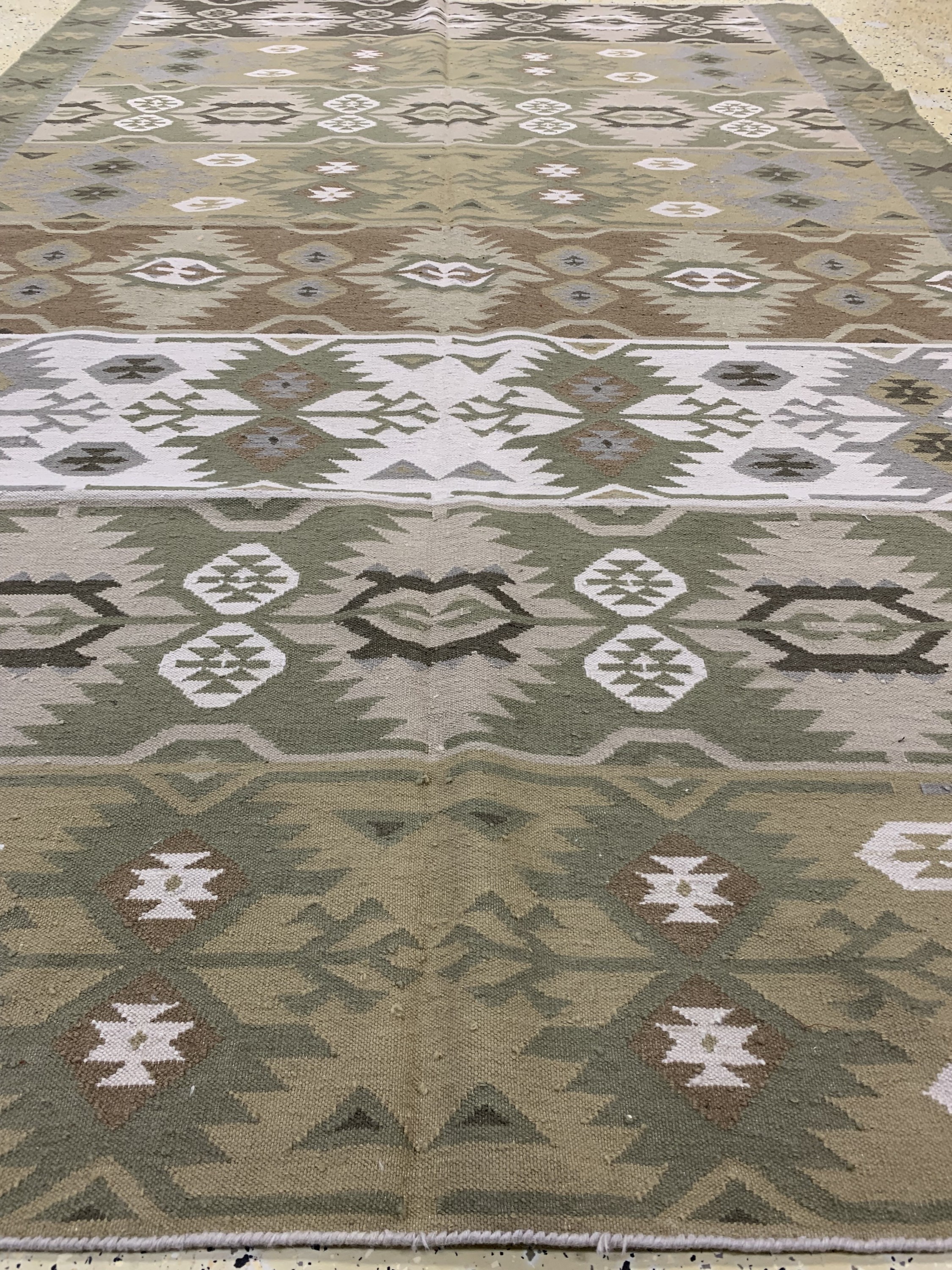 Detail c: "Kymo"Kelim, Indien, Ende 20.Jhd, Wolle aufBaumwolle, ca. 300 x 190 cm, EHZ: 1-2