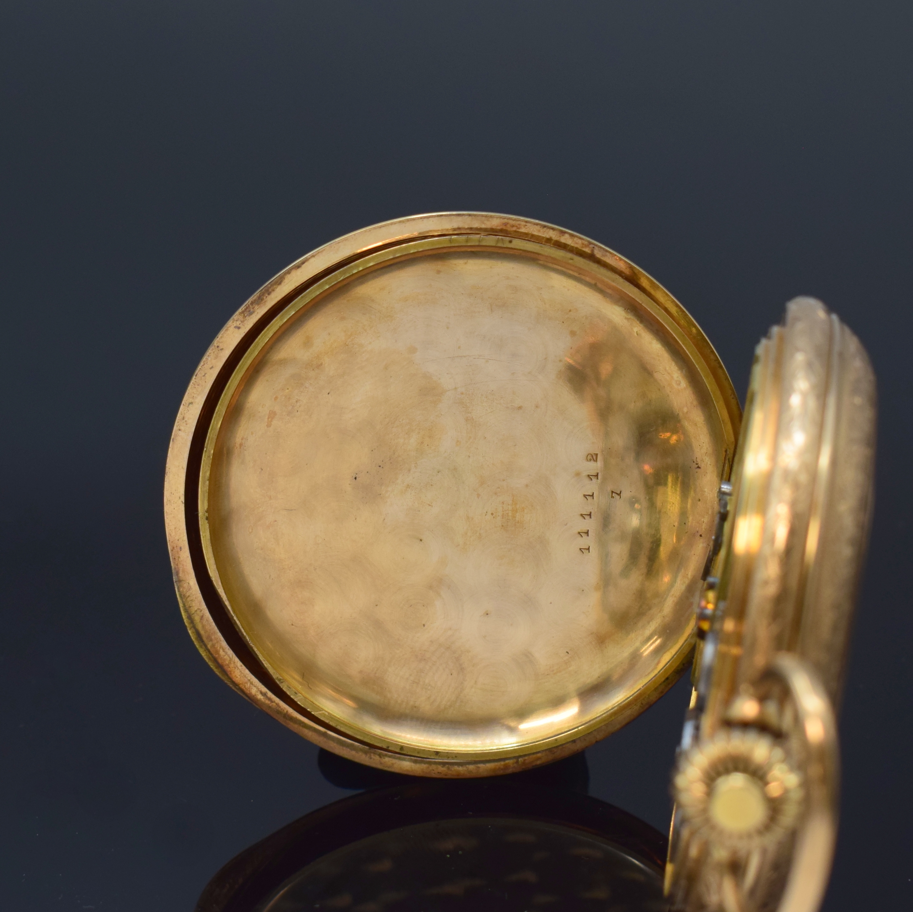 Detail f: Grosse Herrensavonette in RG 585/000 mit aussergewöhnlich fein graviertem Gehäuse, Schweiz um 1890, 3-Deckel Goldgeh. leicht dell., beide Deckel ...