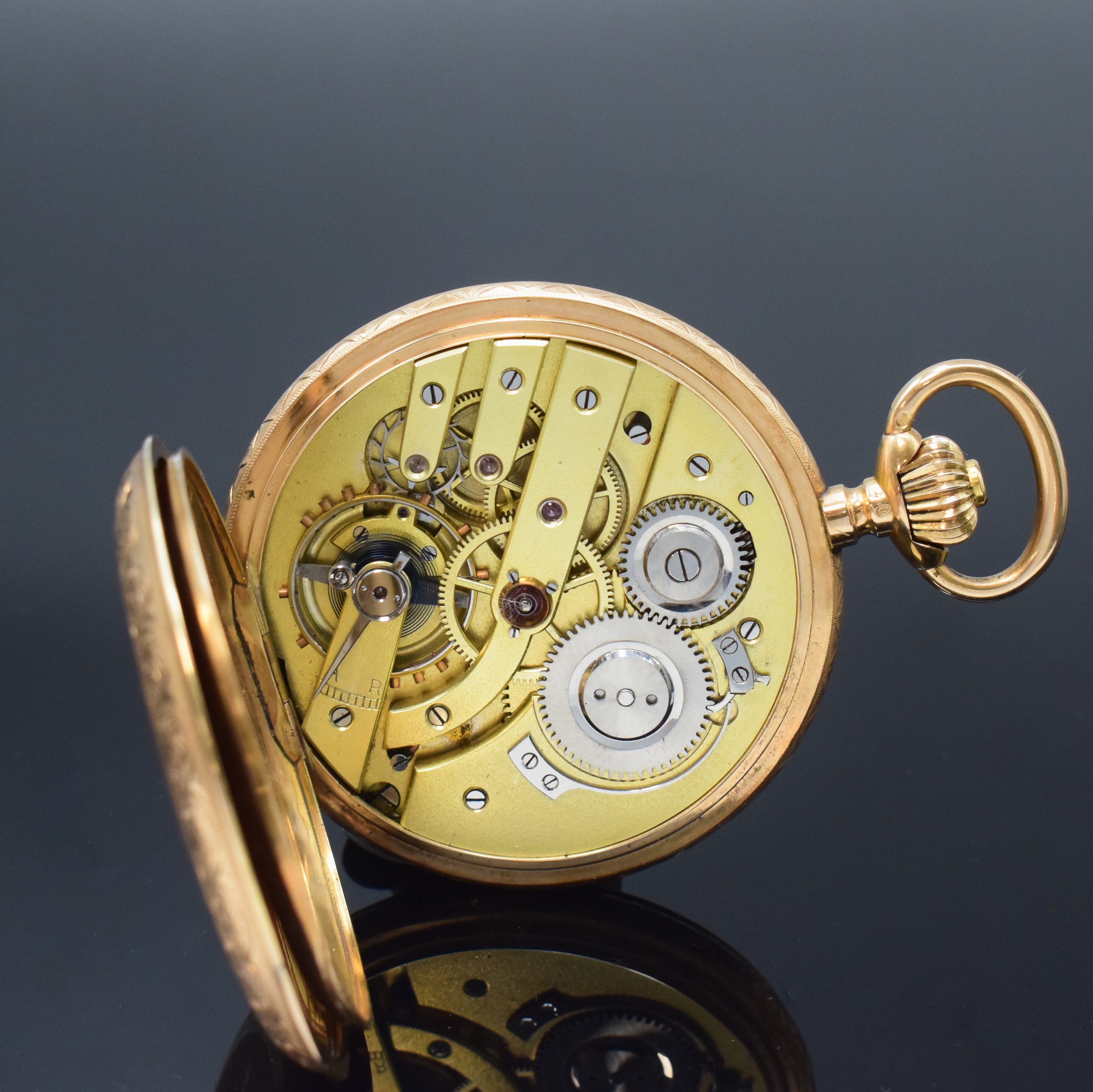 Detail g: Grosse Herrensavonette in RG 585/000 mit aussergewöhnlich fein graviertem Gehäuse, Schweiz um 1890, 3-Deckel Goldgeh. leicht dell., beide Deckel ...