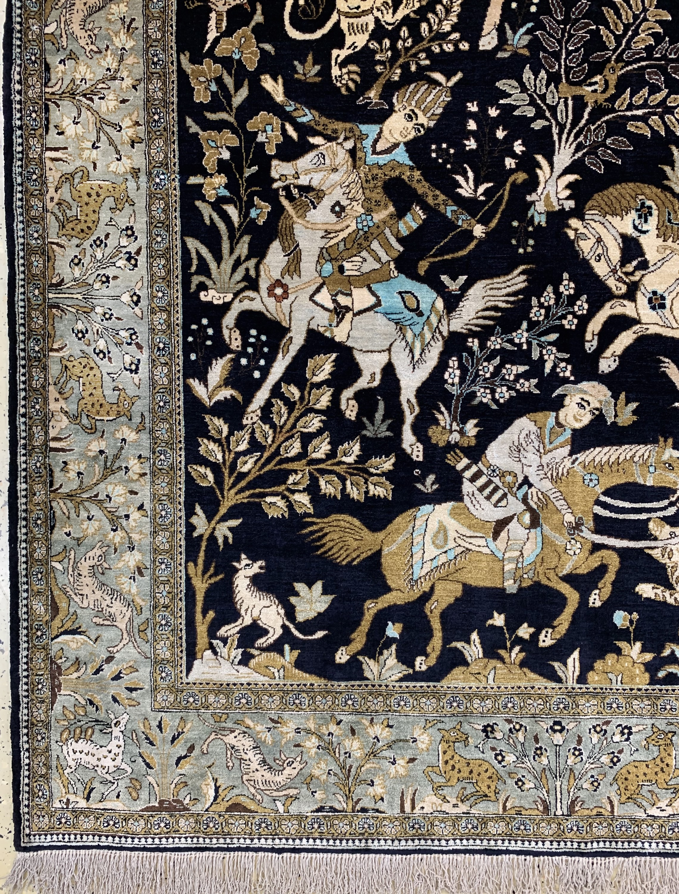 Detail b: Ghom Seide alt, Persien, Mitte 20.Jhd, reine Naturseide, ca. 212 x 142 cm, EHZ: 1-2