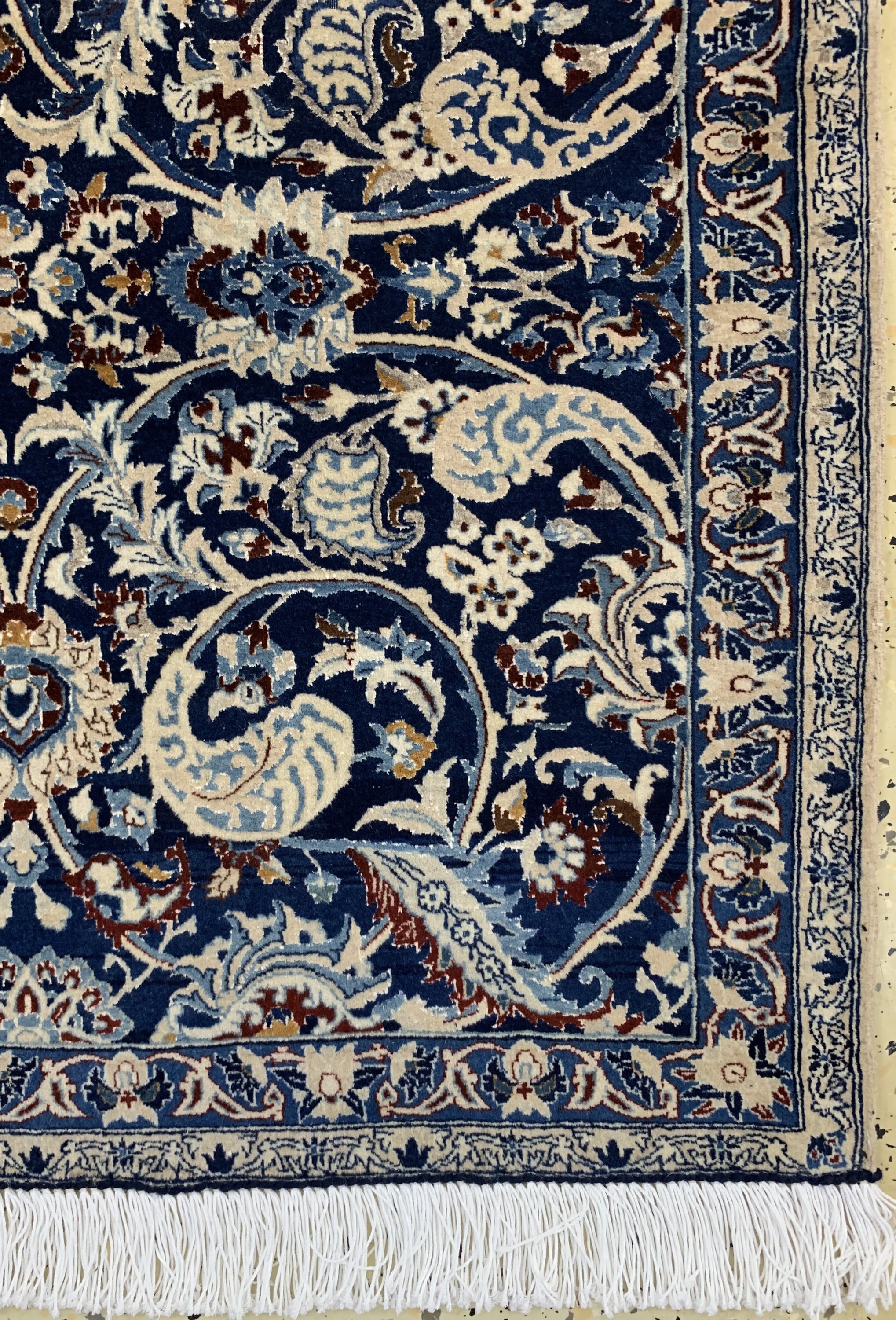 Detail a: Nain fein(6 La), Persien, Mitte 20.Jhd, Korkwolle mit Seide, ca. 118 x 85 cm, ca. 1,0 Mio. Kn/qm,EHZ: 1-2(Fransen erneuert)