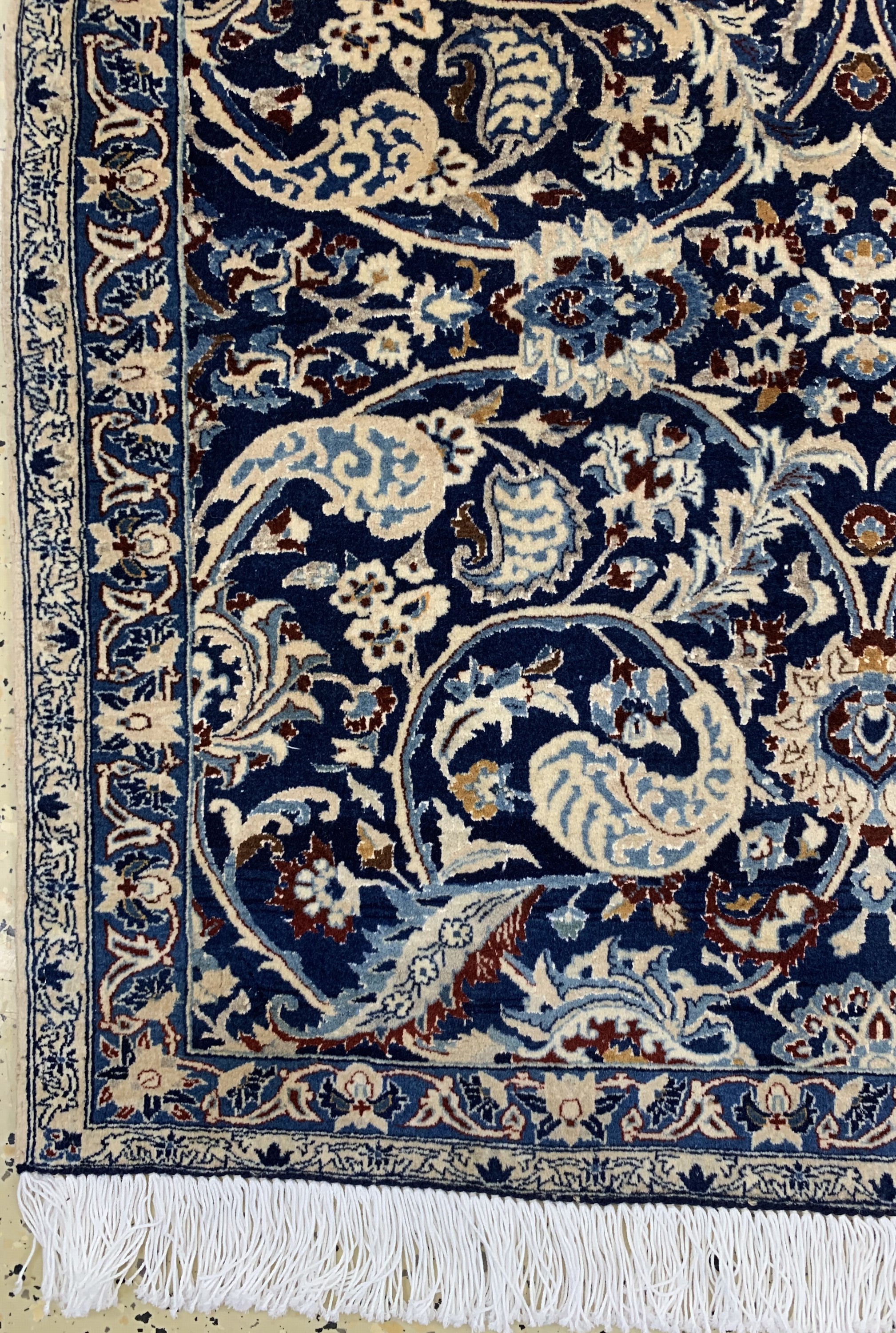 Detail b: Nain fein(6 La), Persien, Mitte 20.Jhd, Korkwolle mit Seide, ca. 118 x 85 cm, ca. 1,0 Mio. Kn/qm,EHZ: 1-2(Fransen erneuert)