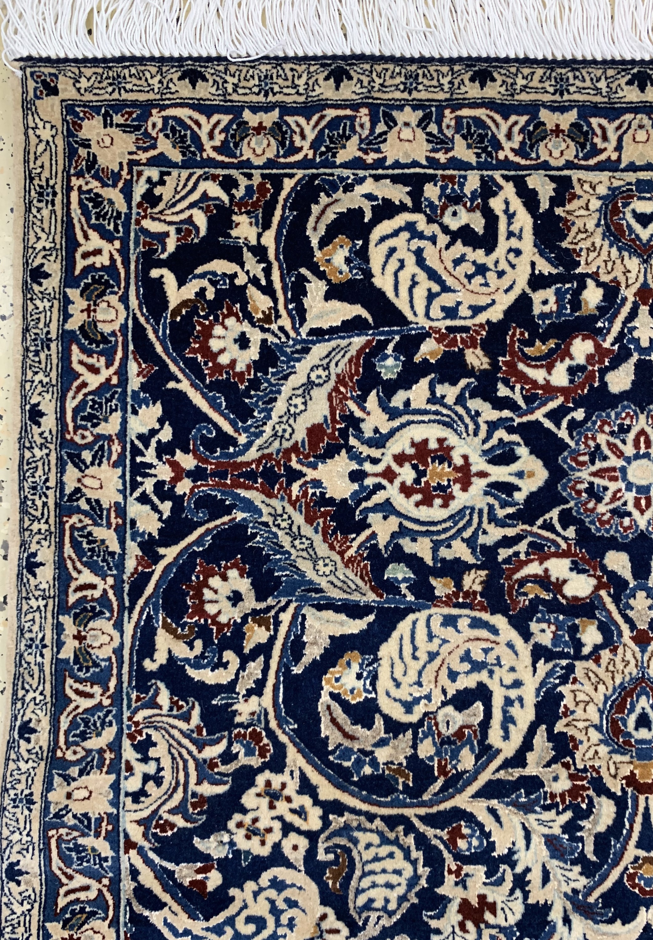 Detail c: Nain fein(6 La), Persien, Mitte 20.Jhd, Korkwolle mit Seide, ca. 118 x 85 cm, ca. 1,0 Mio. Kn/qm,EHZ: 1-2(Fransen erneuert)
