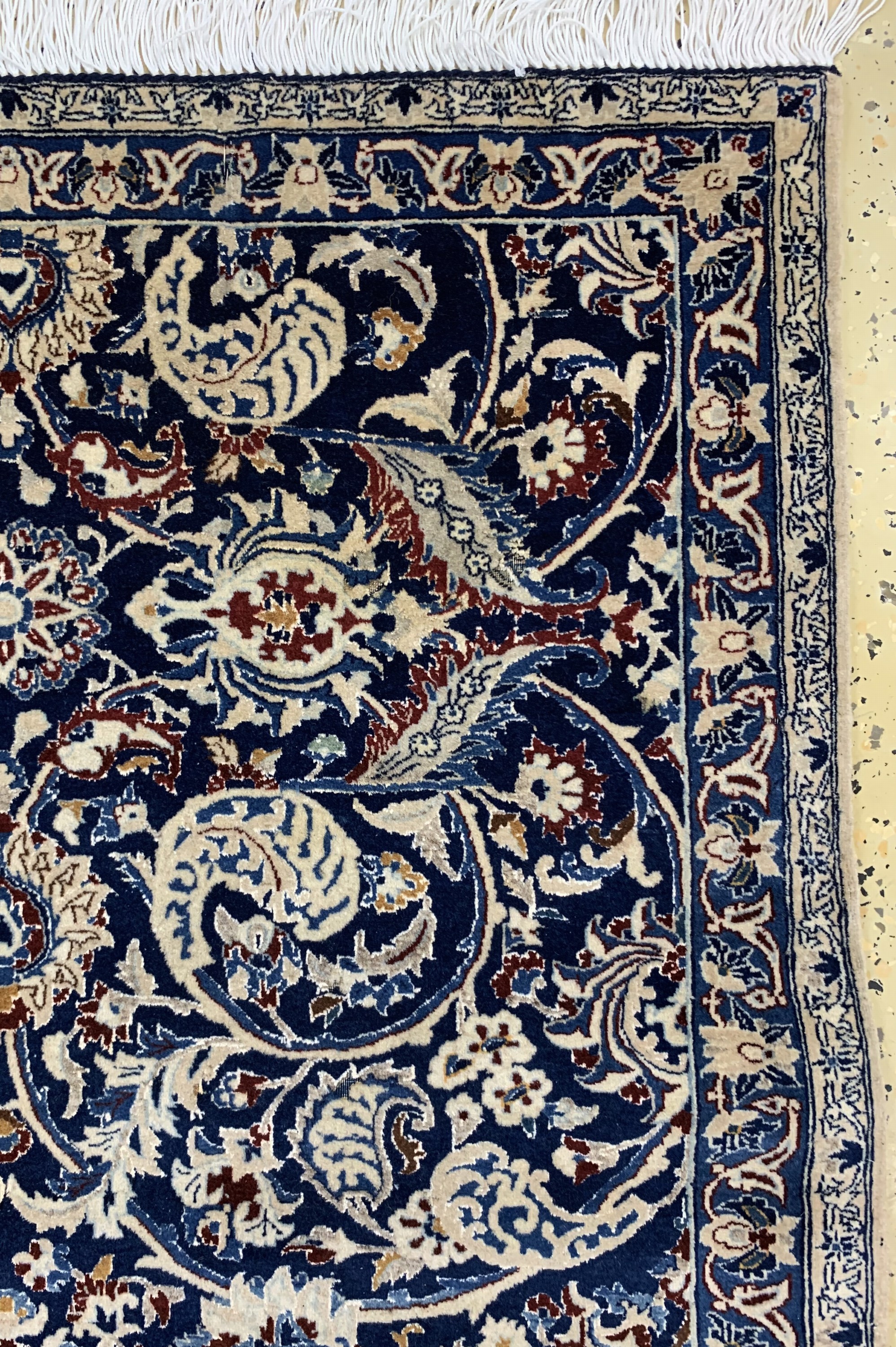 Detail d: Nain fein(6 La), Persien, Mitte 20.Jhd, Korkwolle mit Seide, ca. 118 x 85 cm, ca. 1,0 Mio. Kn/qm,EHZ: 1-2(Fransen erneuert)