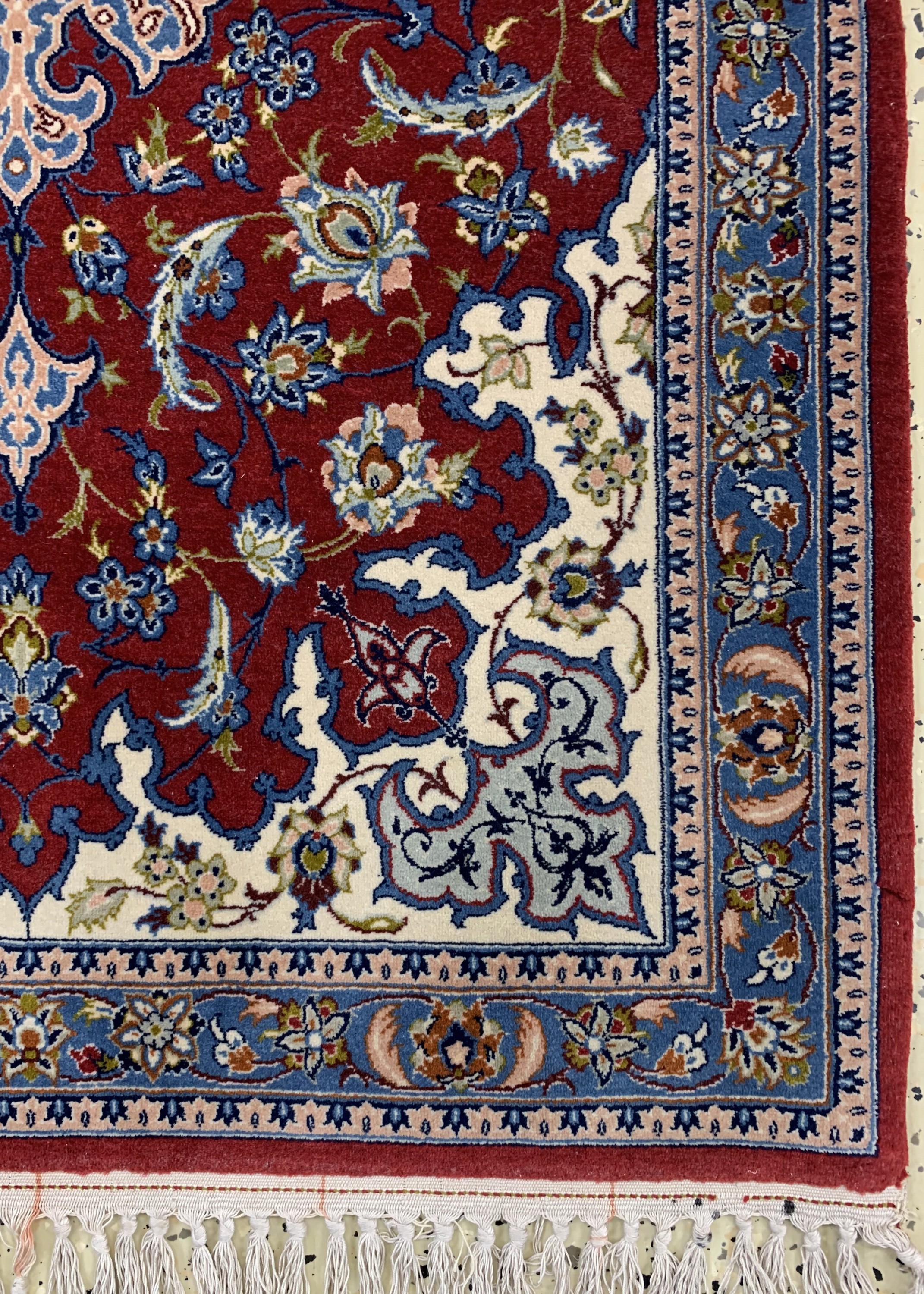 Detail a: Esfahan fein, Persien, Ende 20.Jhd, Korkwolle auf Seide, ca. 117 x 77 cm, EHZ: 2, (minimaler Mottenfrass am Rand).