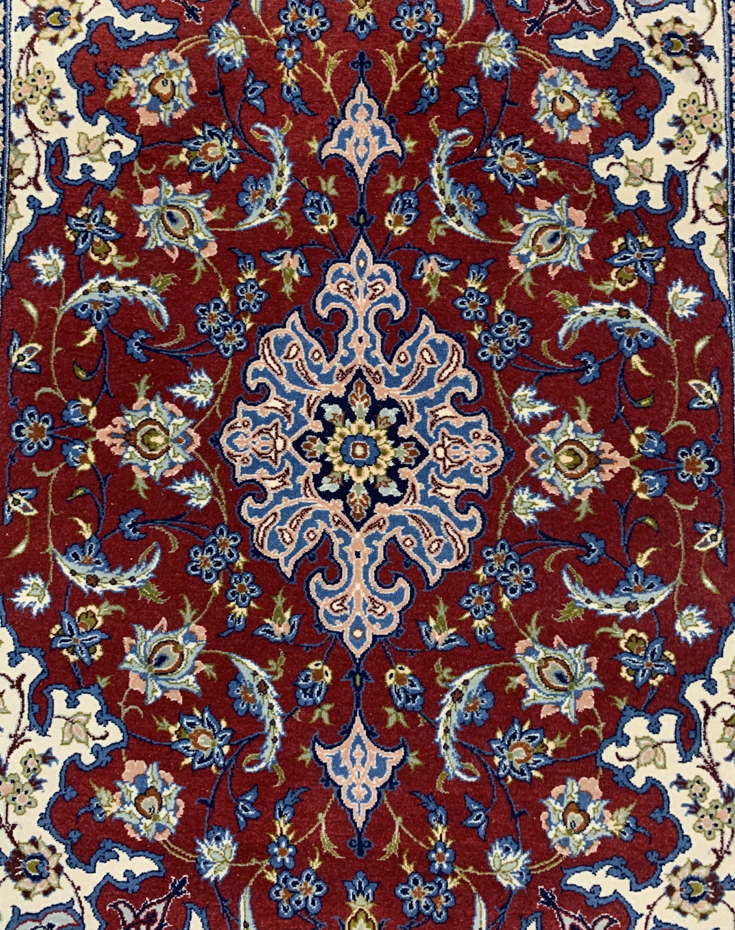 Detail c: Esfahan fein, Persien, Ende 20.Jhd, Korkwolle auf Seide, ca. 117 x 77 cm, EHZ: 2, (minimaler Mottenfrass am Rand).