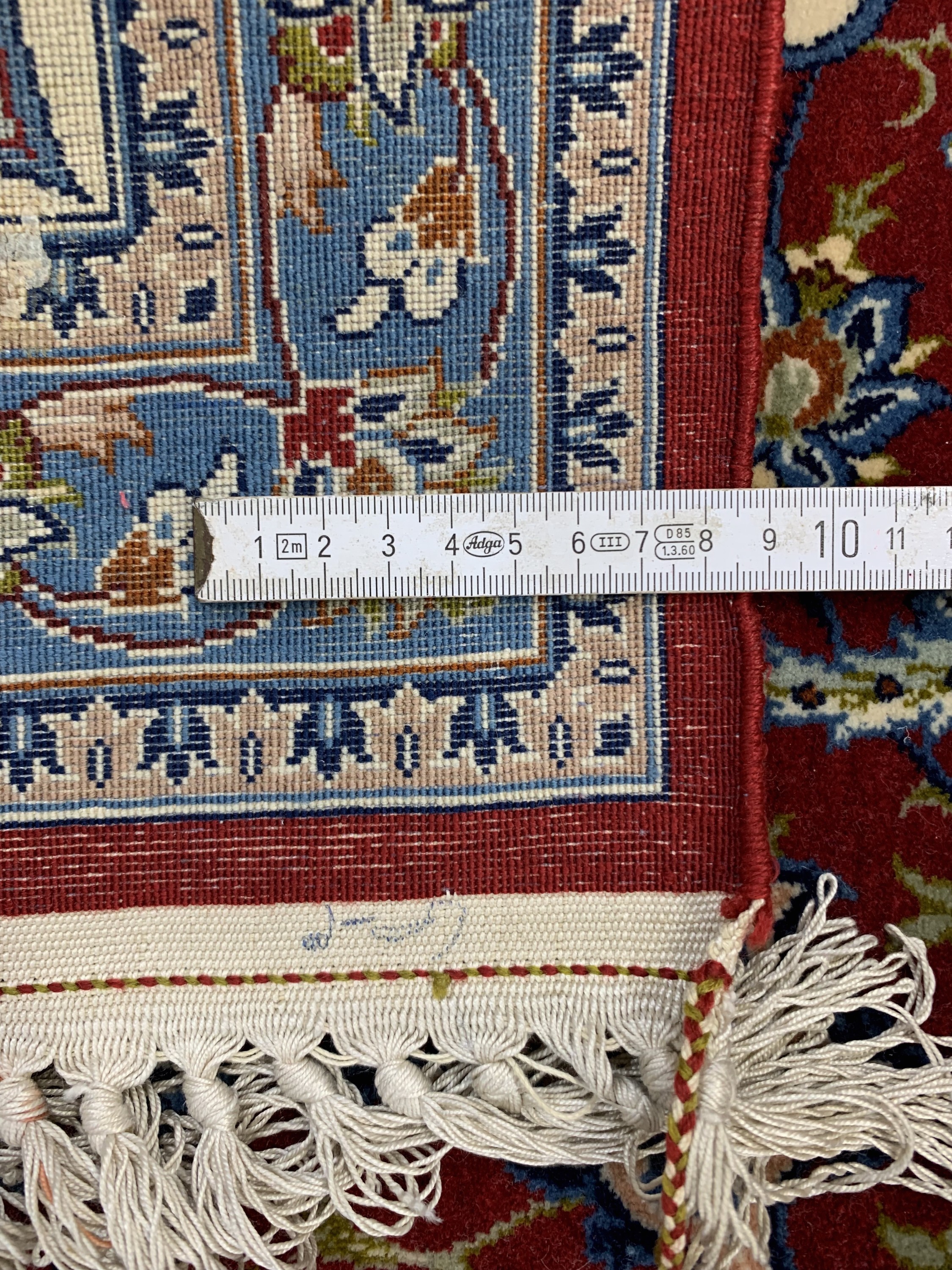 Detail e: Esfahan fein, Persien, Ende 20.Jhd, Korkwolle auf Seide, ca. 117 x 77 cm, EHZ: 2, (minimaler Mottenfrass am Rand).