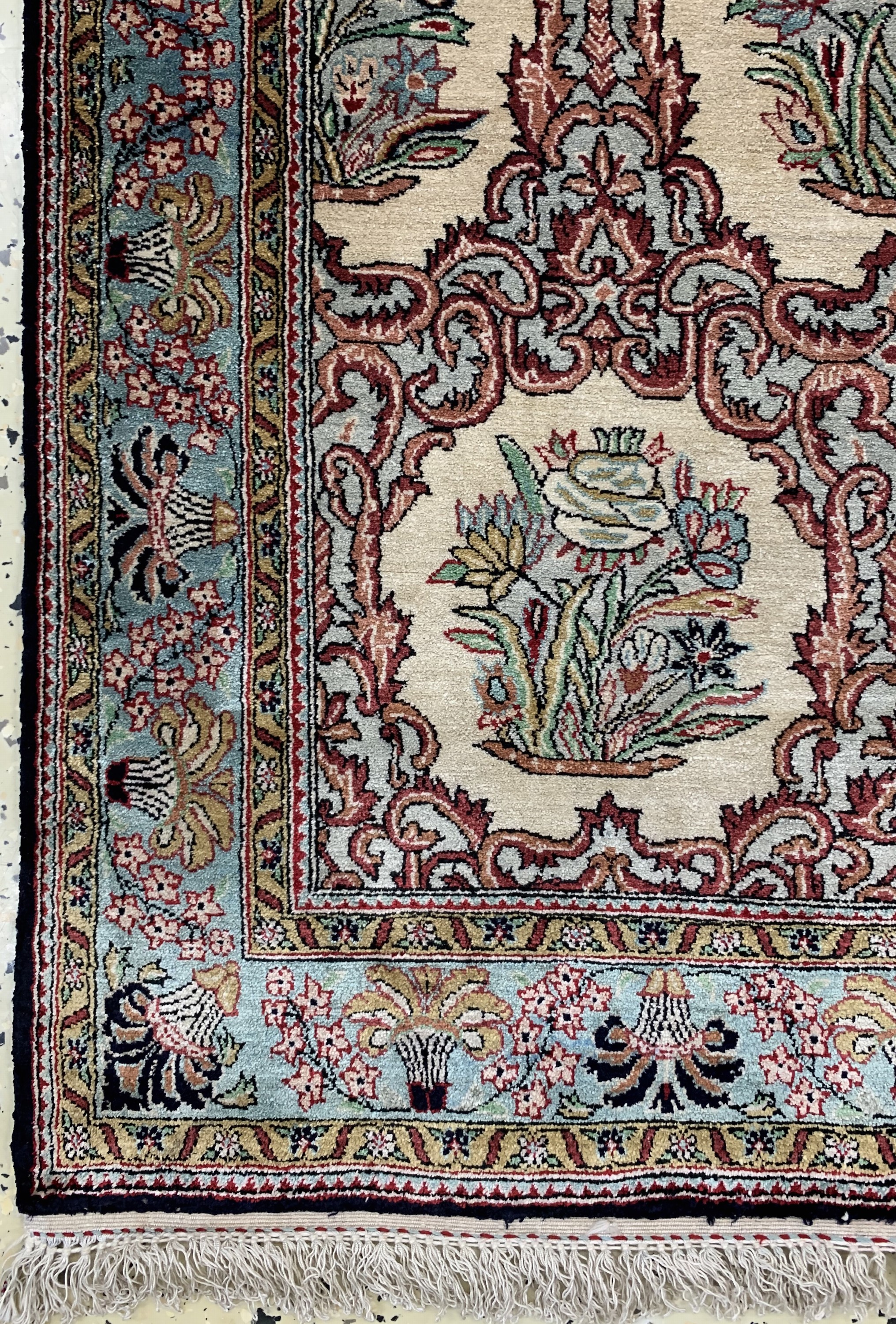 Detail b: Ghom Seide, Persien, Mitte 20.Jhd, reine Naturseide, ca. 129 x 80 cm, EHZ: 1-2