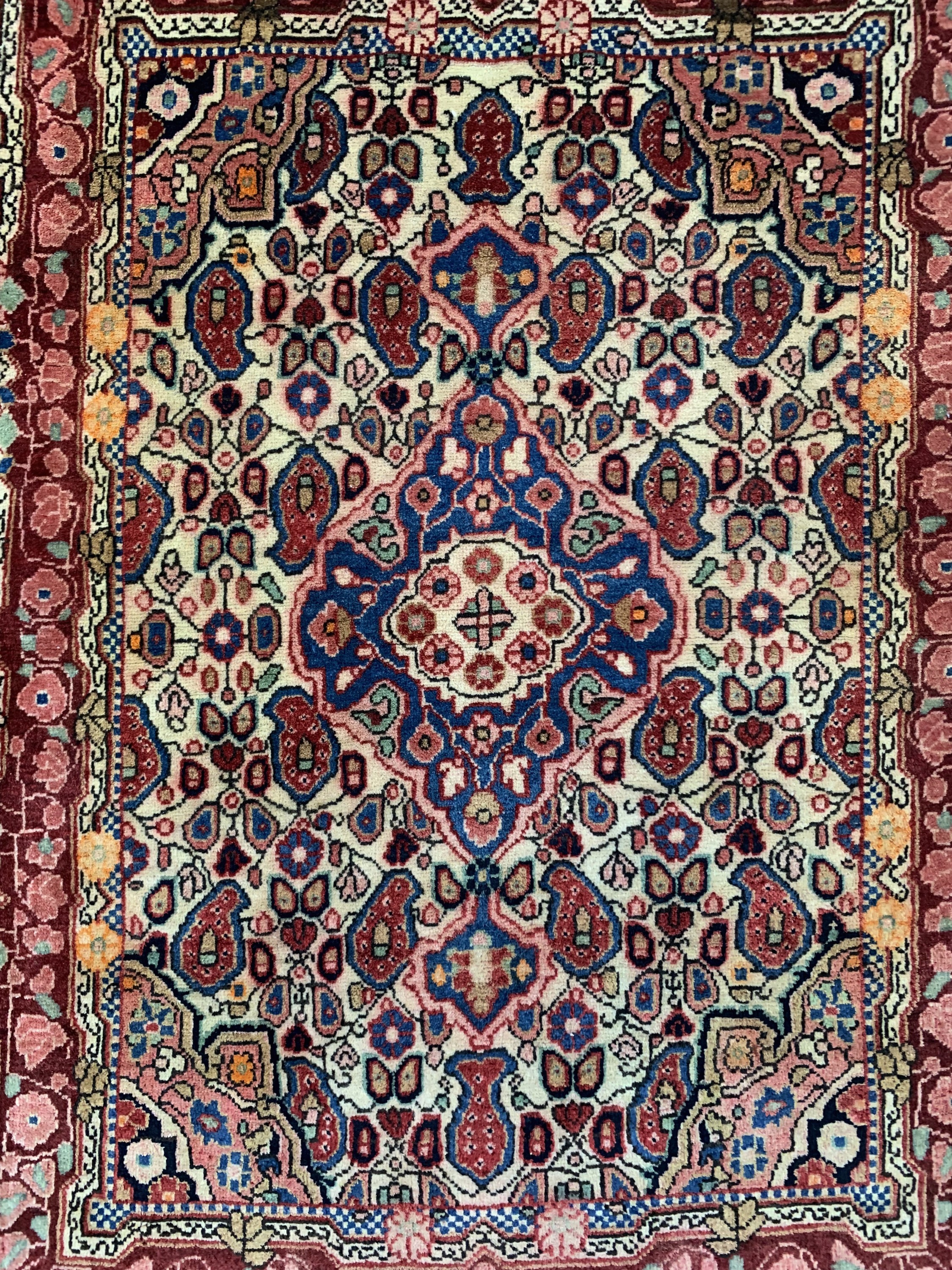 Detail e: Konvolut, Ghom Seide, ca. 73 x 54 cm, Esfahan fein, ca. 93 x 66 cm, Djosan, ca. 94 x 68 cm, Persien, Mitte 20.Jhd, EHZ: 2