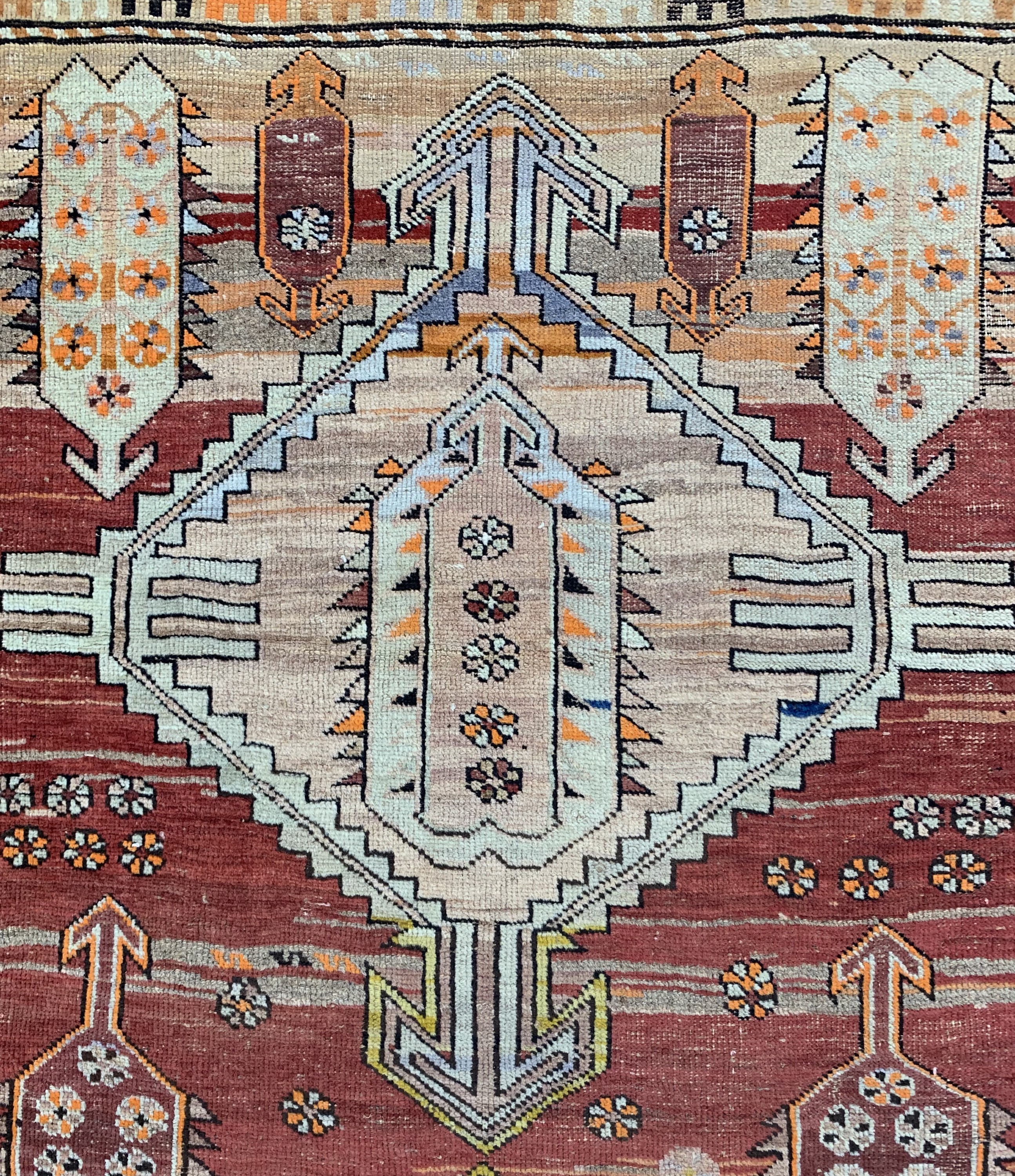 Detail b: Antiker Kazak, Kaukasus, um 1900, Wolle aufWolle, ca. 204 x 125 cm, verkürzt, EHZ: 3