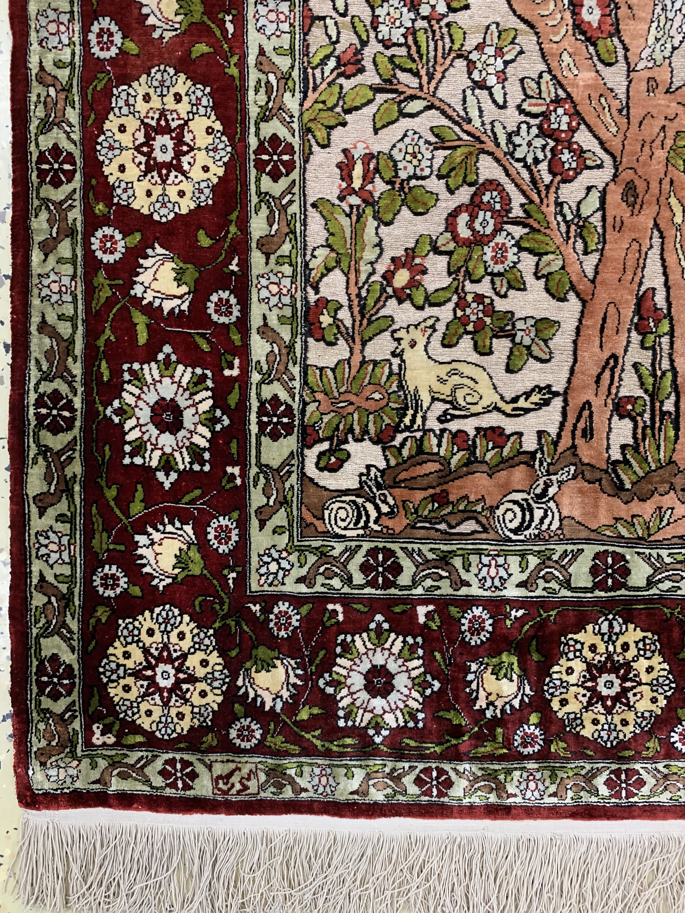 Detail b: Hereke Seide fein signiert, Türkei, Mitte 20.Jhd, reine Naturseide" Metallbroschiert", ca. 122 x 77 cm, ca. 1 Mio Kn/qm, EHZ: 1-2