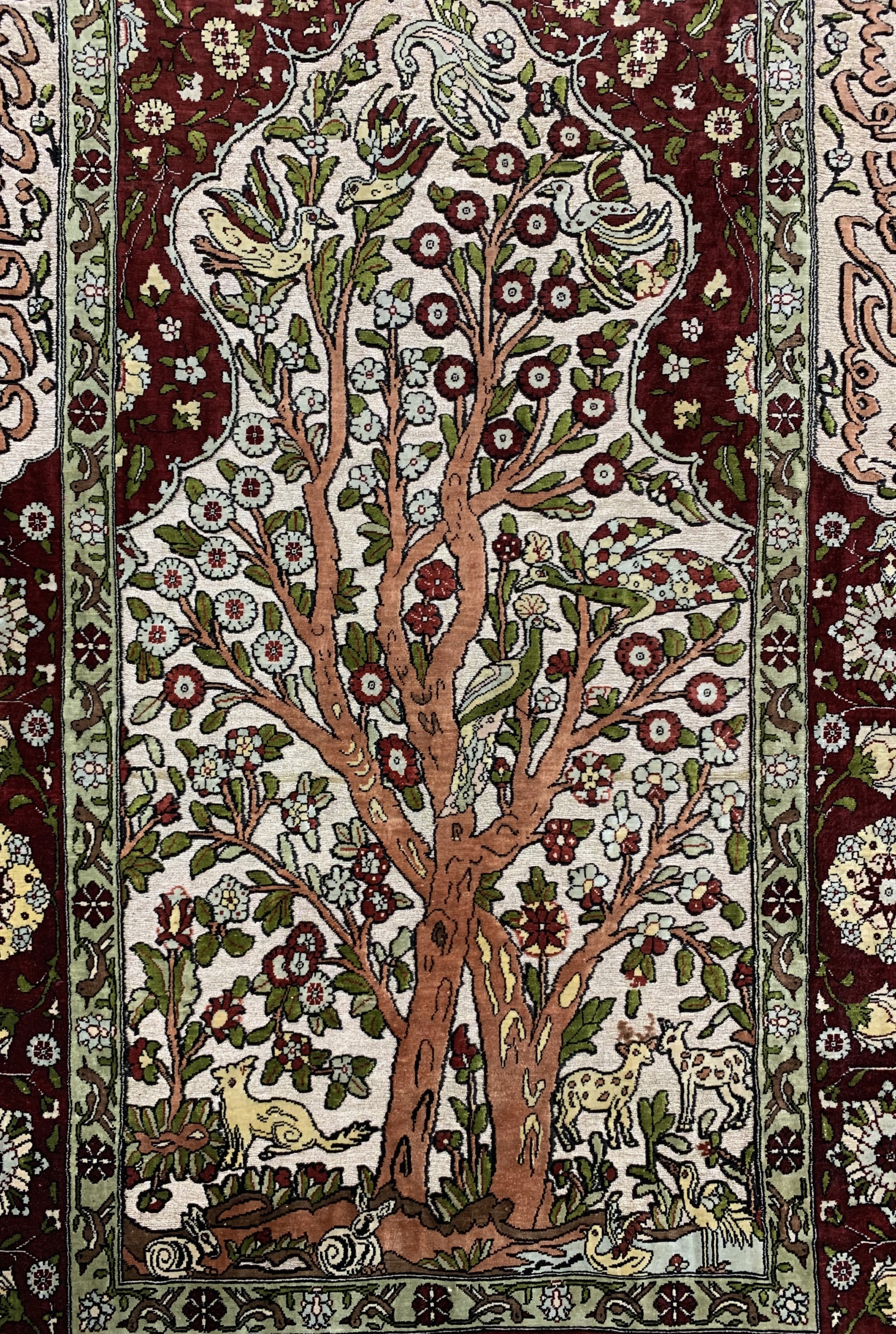 Detail c: Hereke Seide fein signiert, Türkei, Mitte 20.Jhd, reine Naturseide" Metallbroschiert", ca. 122 x 77 cm, ca. 1 Mio Kn/qm, EHZ: 1-2