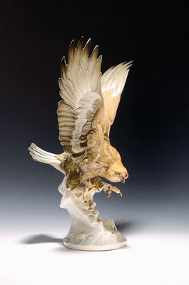 Image Tierfigur fliegender Steinadler, Hutschenreuther, Kunstabteilung Selb, Entw. Karl Tutter ...