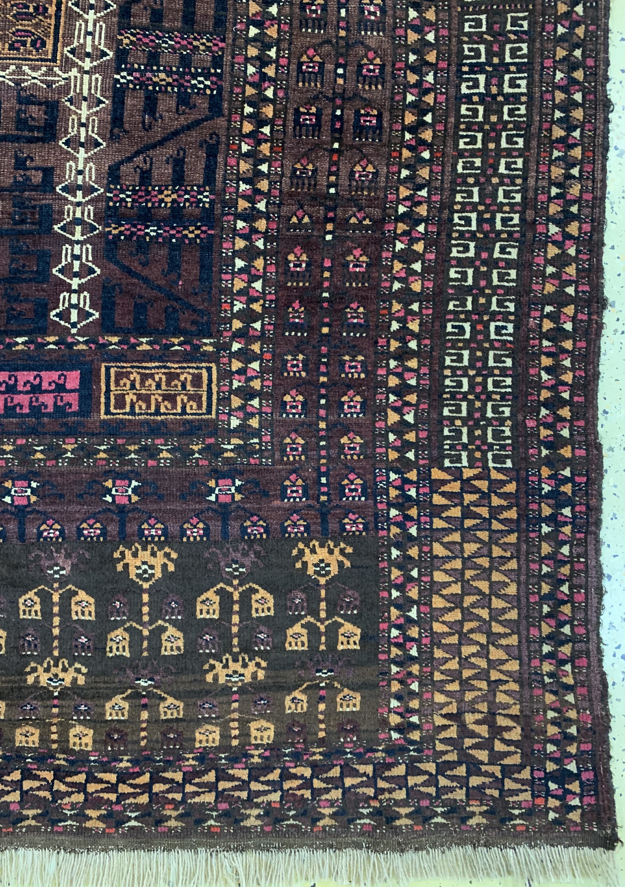 Detail a: Saryk Engsi antik, Turkmenistan, 19.Jhd, Wolle auf Wolle mit Baumwoll-Highlights, ca. 175 x 150 cm, EHZ: 2-3
