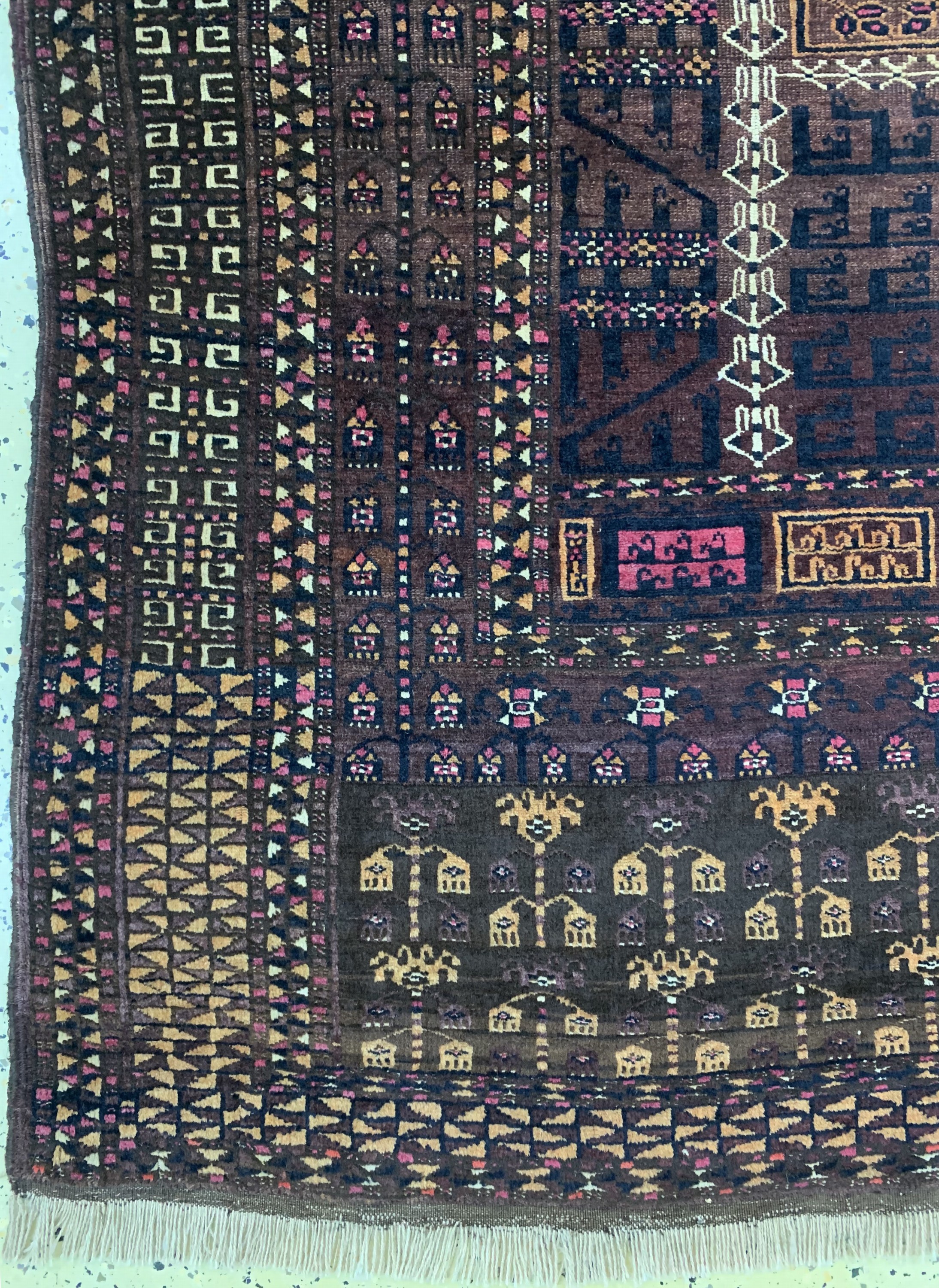 Detail b: Saryk Engsi antik, Turkmenistan, 19.Jhd, Wolle auf Wolle mit Baumwoll-Highlights, ca. 175 x 150 cm, EHZ: 2-3