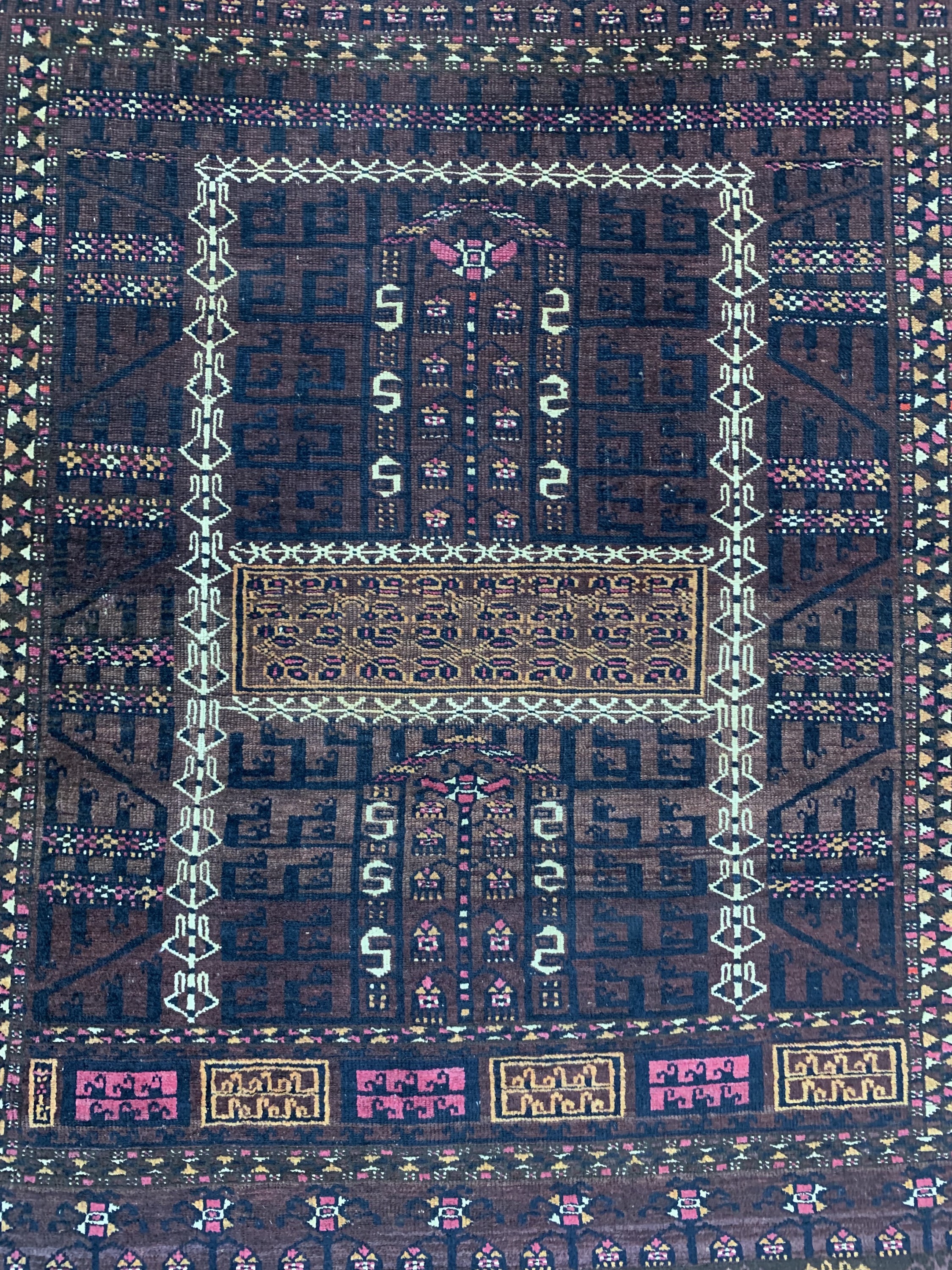 Detail c: Saryk Engsi antik, Turkmenistan, 19.Jhd, Wolle auf Wolle mit Baumwoll-Highlights, ca. 175 x 150 cm, EHZ: 2-3