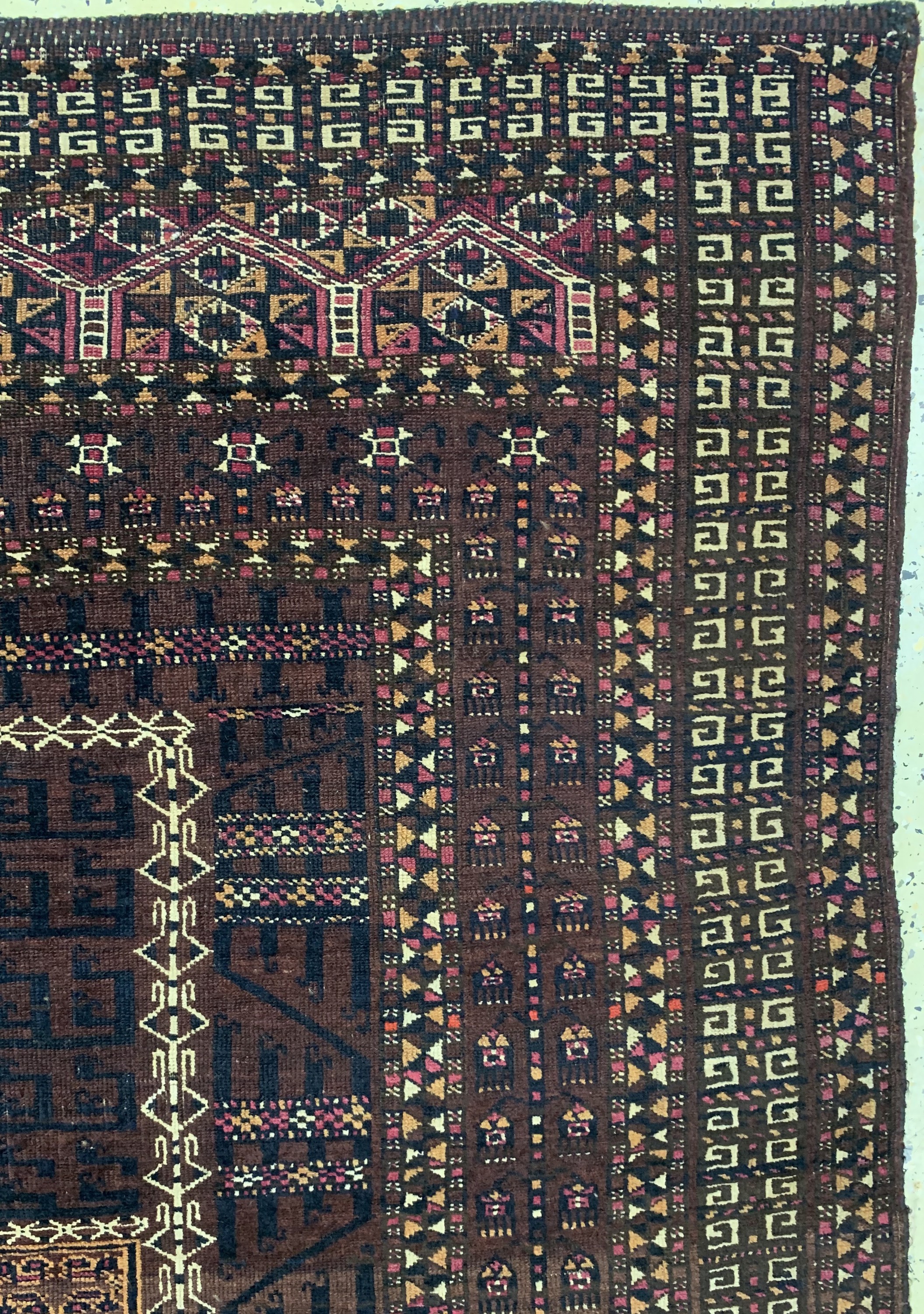 Detail e: Saryk Engsi antik, Turkmenistan, 19.Jhd, Wolle auf Wolle mit Baumwoll-Highlights, ca. 175 x 150 cm, EHZ: 2-3