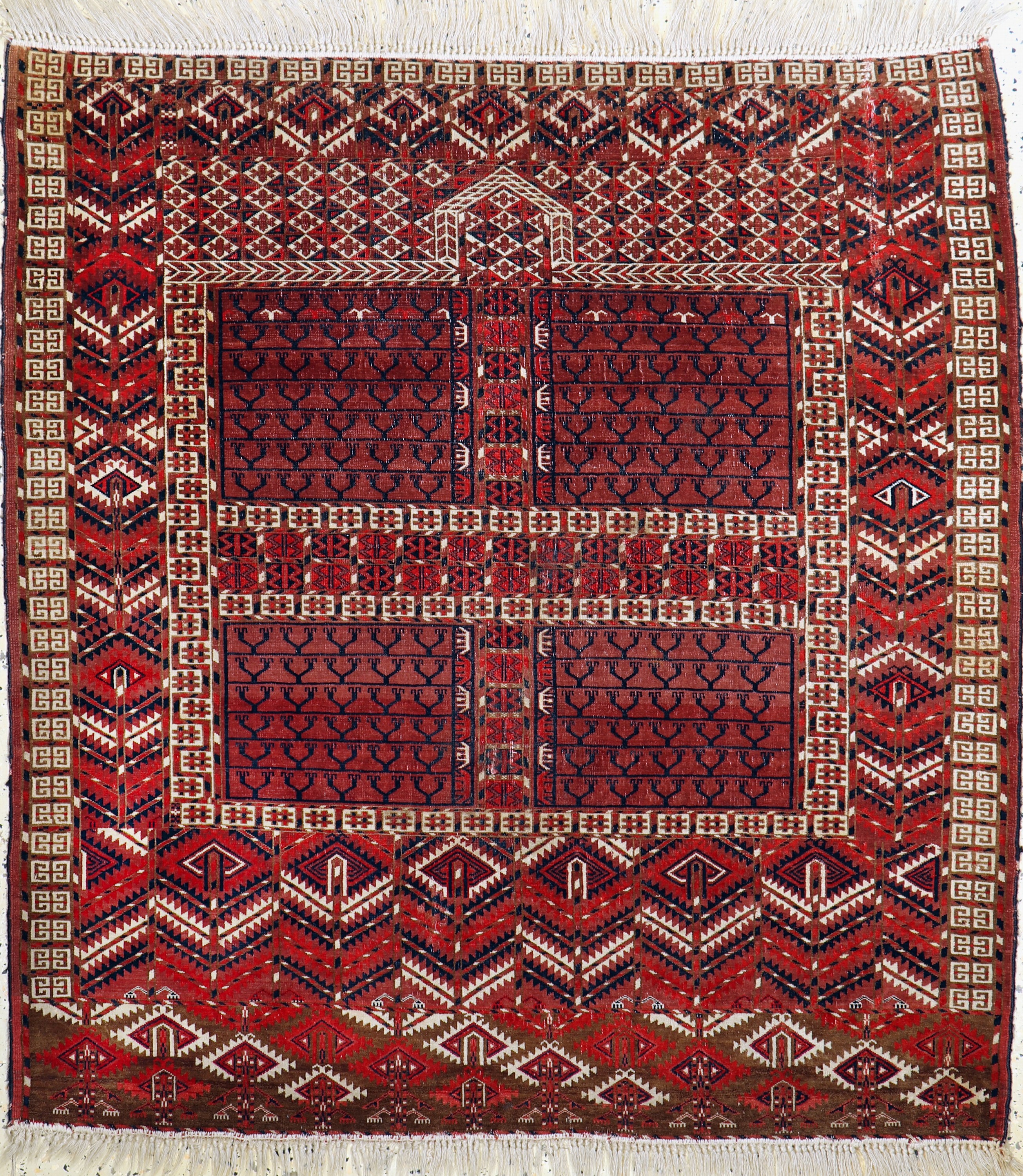 Tekke Engsi antik, Turkmenistan, 19.Jhd, Wolle auf Wolle, ca. 135 x 130 cm, EHZ: 3