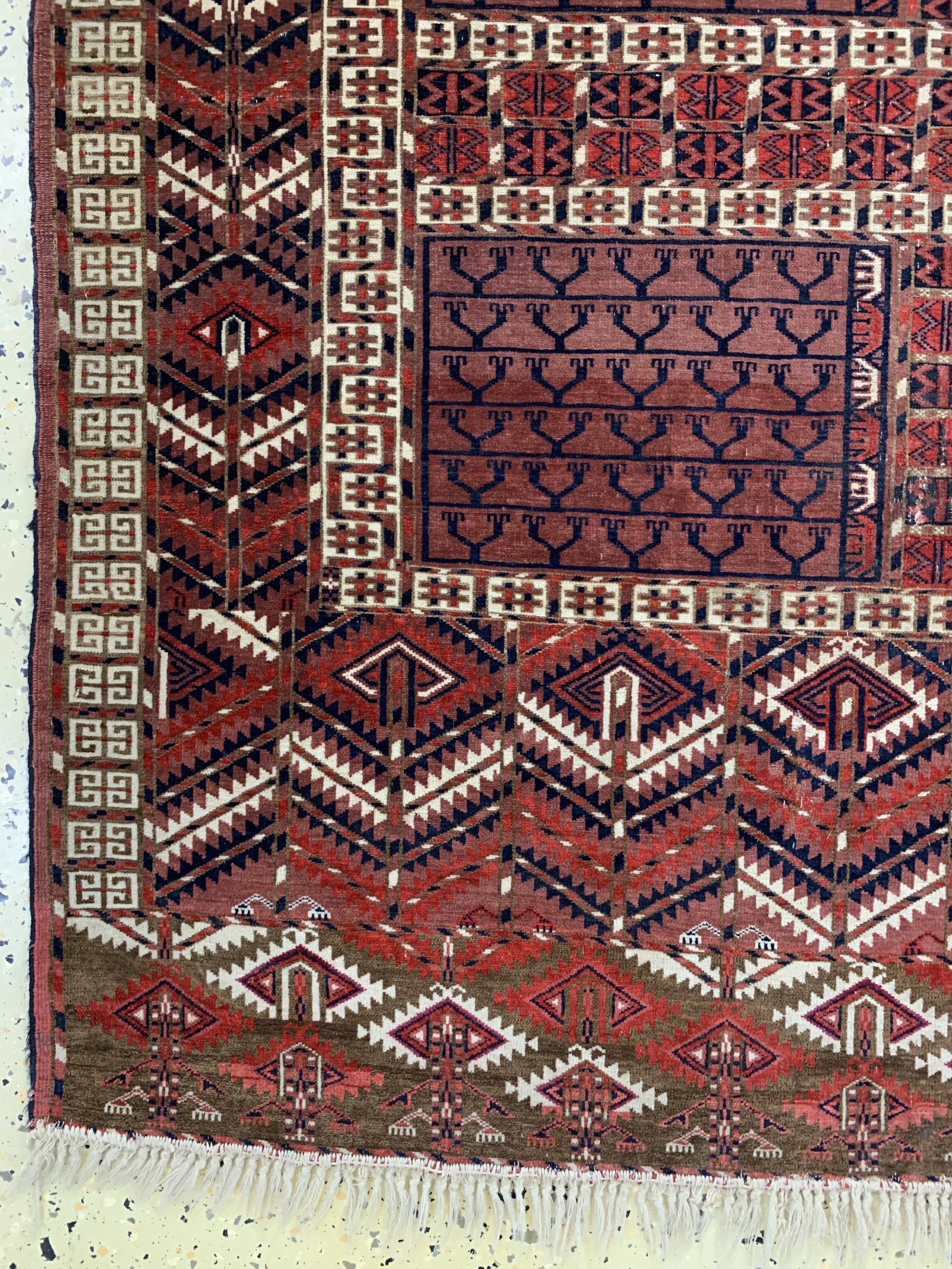 Detail b: Tekke Engsi antik, Turkmenistan, 19.Jhd, Wolle auf Wolle, ca. 135 x 130 cm, EHZ: 3