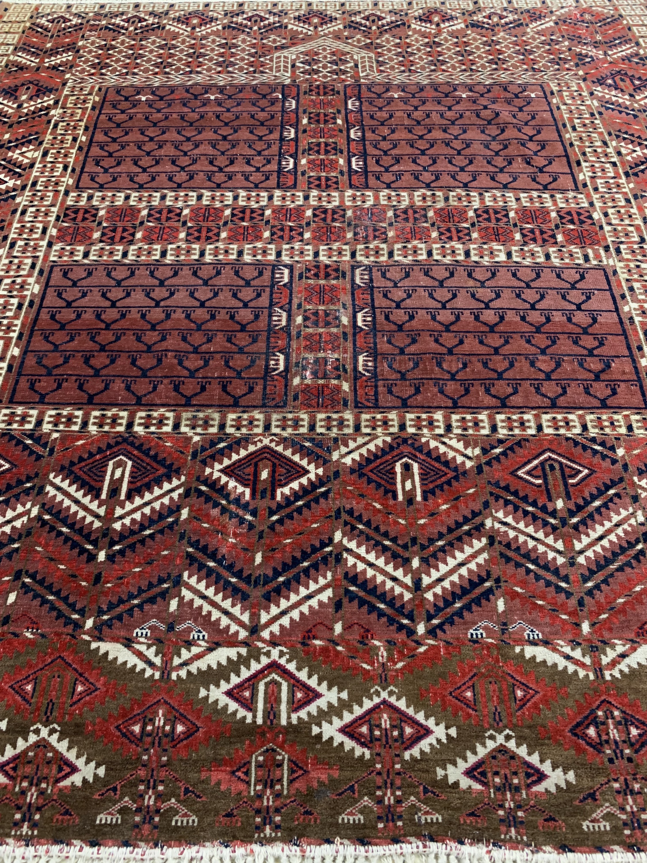 Detail e: Tekke Engsi antik, Turkmenistan, 19.Jhd, Wolle auf Wolle, ca. 135 x 130 cm, EHZ: 3