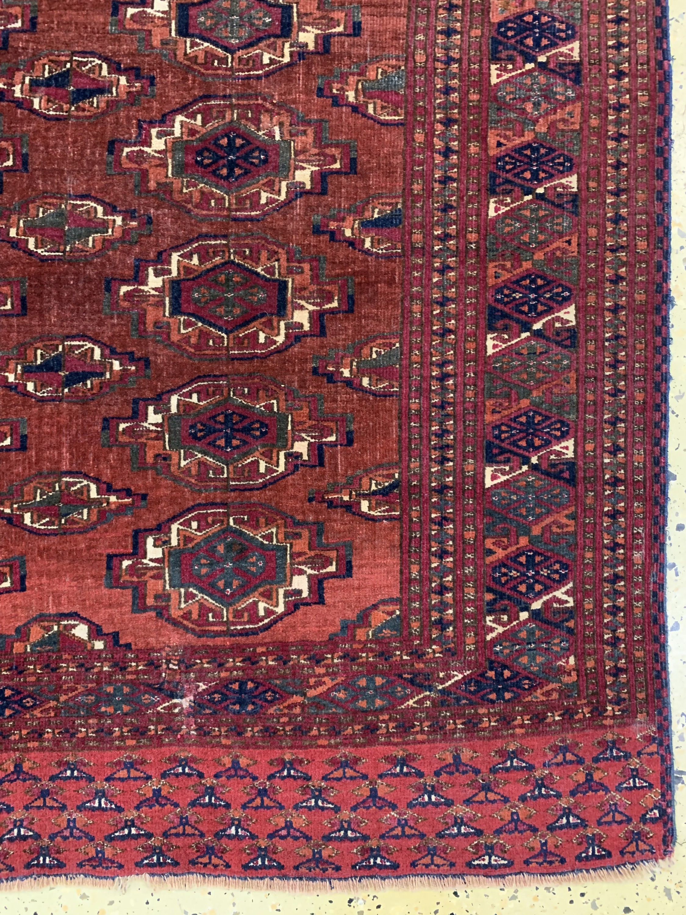 Detail a: Saryk Hauptteppich antik, Turkmenistan, 19.Jhd, Wolle auf Wolle, ca. 140 x 130 cm, EHZ: 3