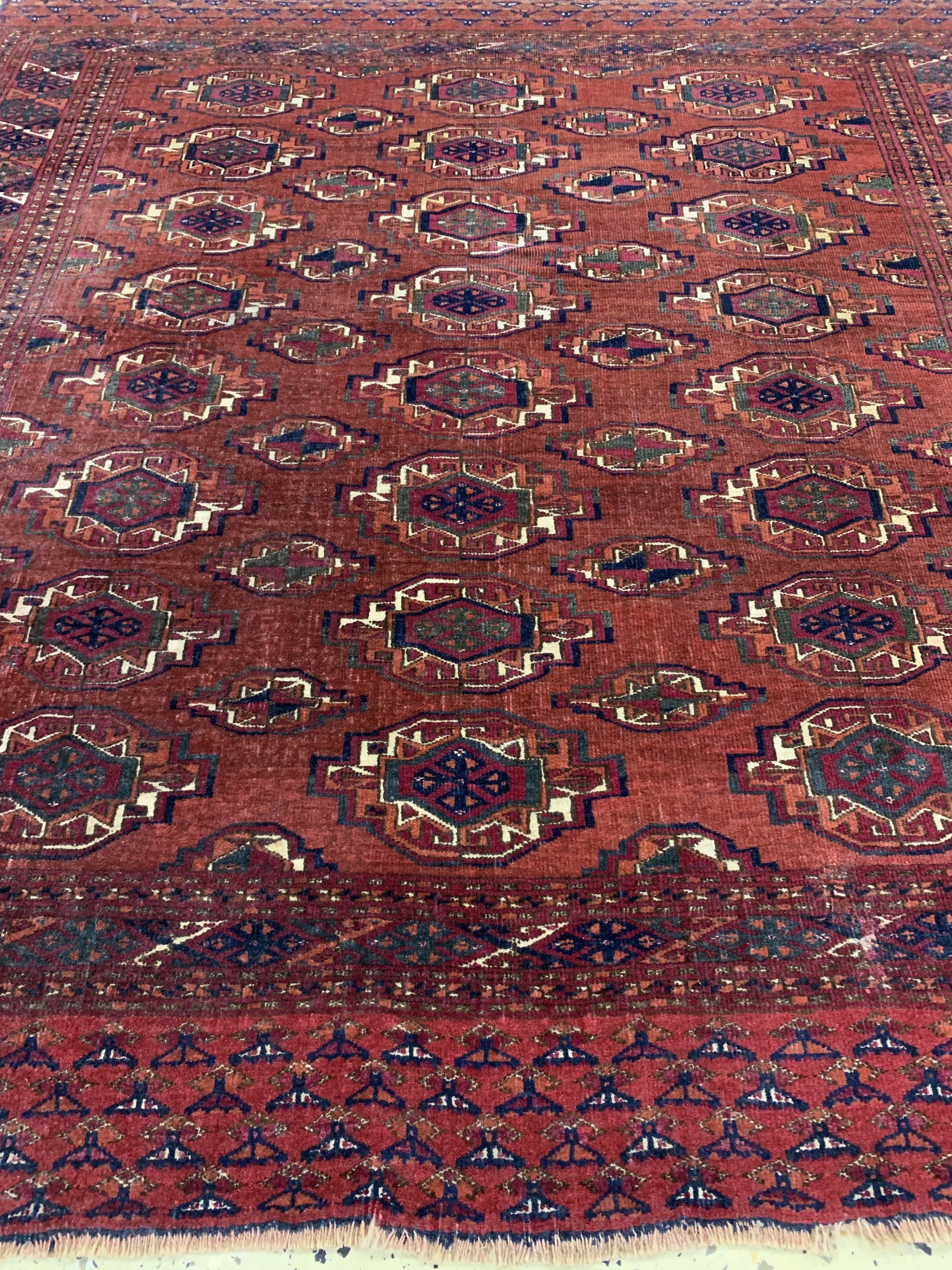 Detail f: Saryk Hauptteppich antik, Turkmenistan, 19.Jhd, Wolle auf Wolle, ca. 140 x 130 cm, EHZ: 3