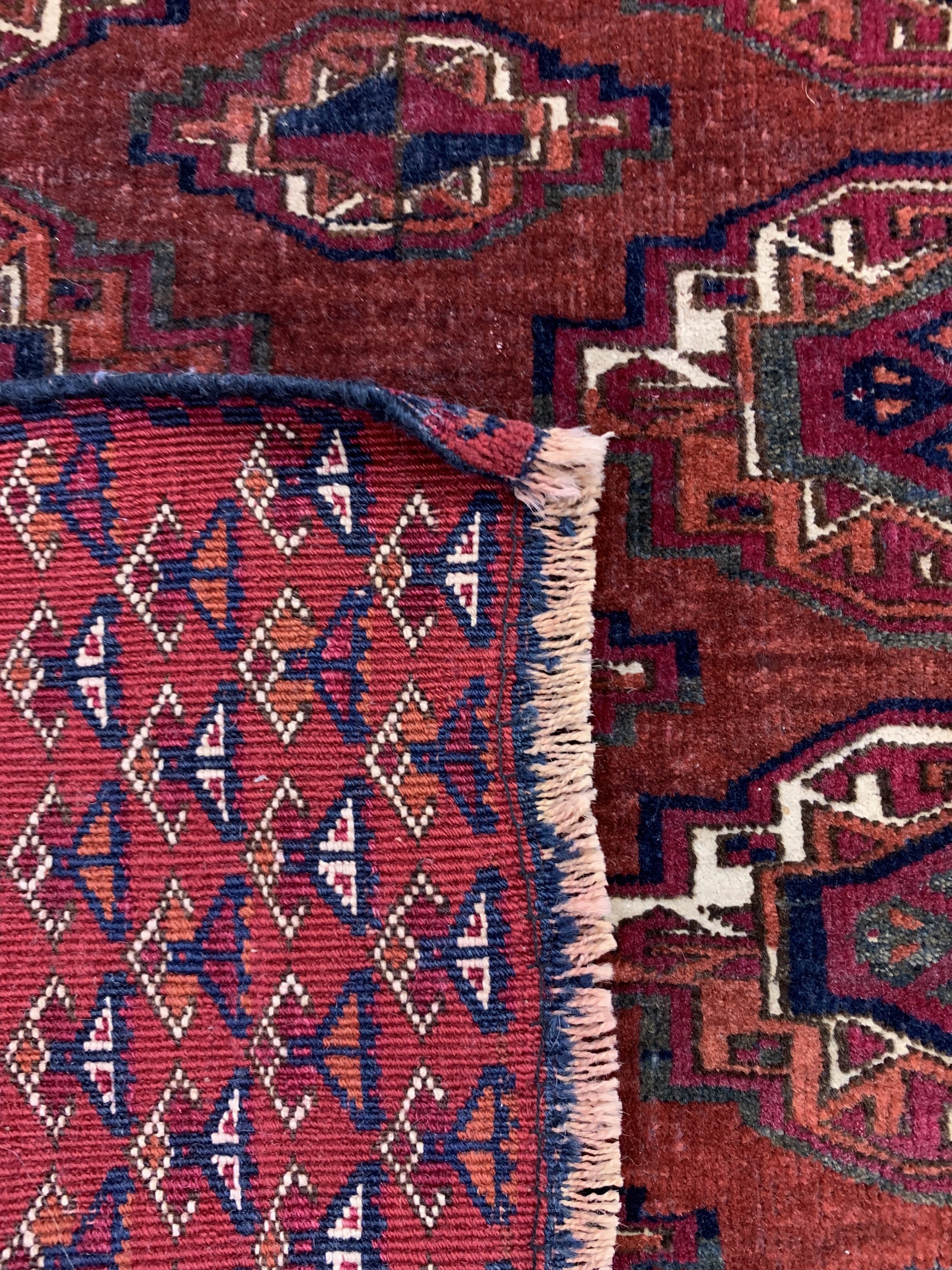 Detail g: Saryk Hauptteppich antik, Turkmenistan, 19.Jhd, Wolle auf Wolle, ca. 140 x 130 cm, EHZ: 3