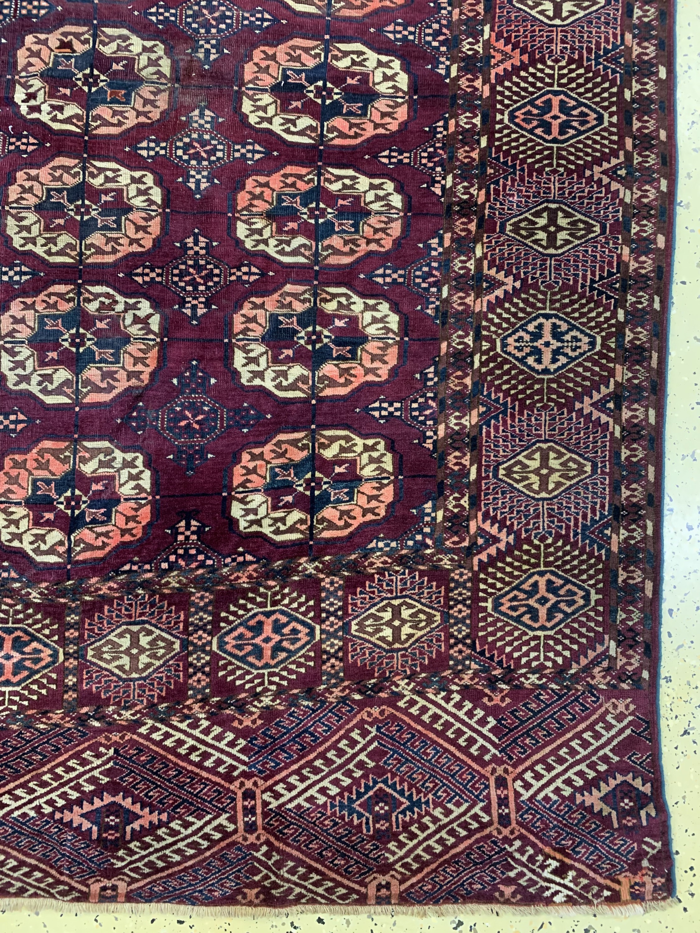Detail a: Tekke Hauptteppich antik, Turkmenistan, 19.Jhd, Wolle auf Wolle, ca. 344 x 214 cm, EHZ: 3, (Restauriert)