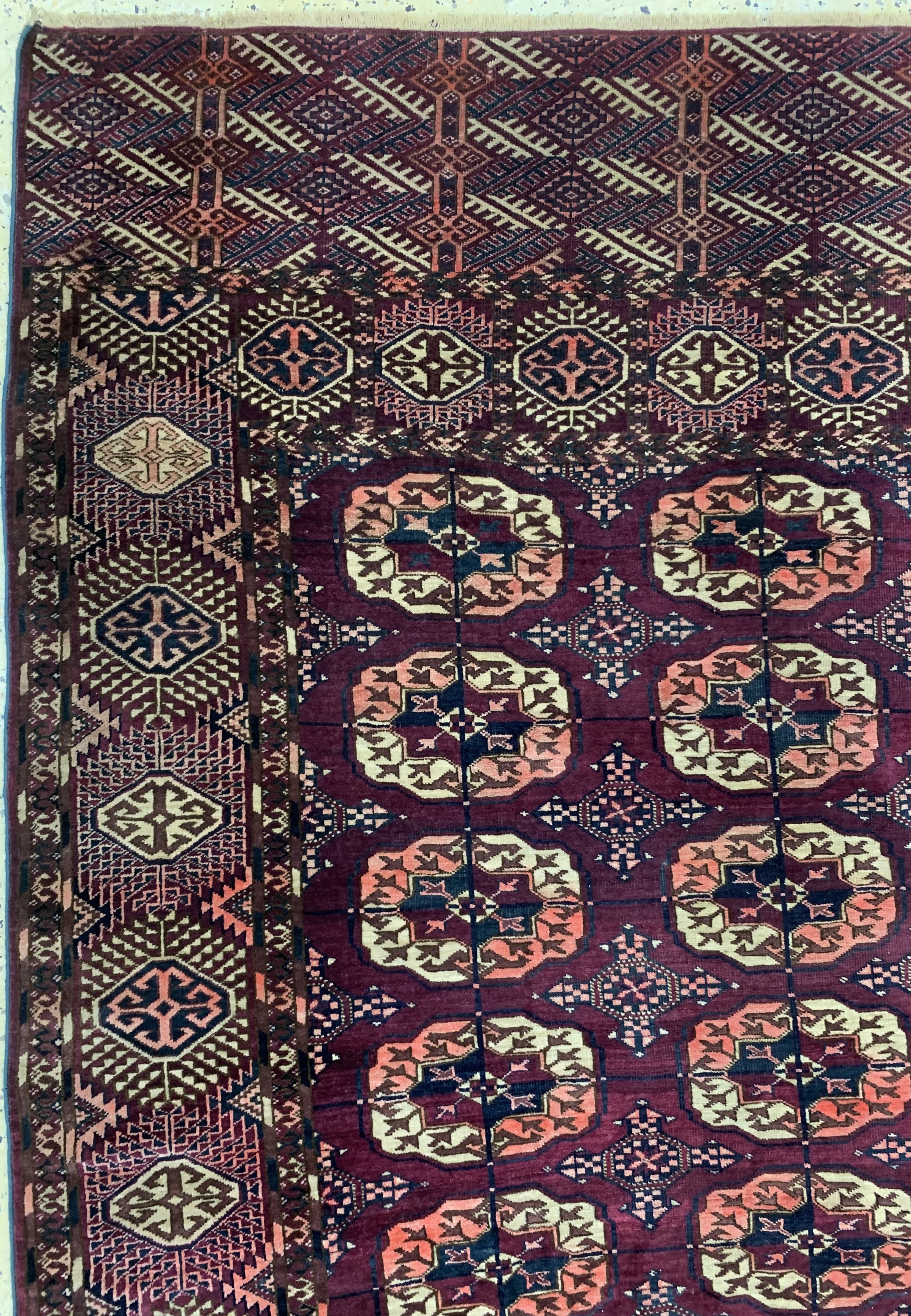 Detail c: Tekke Hauptteppich antik, Turkmenistan, 19.Jhd, Wolle auf Wolle, ca. 344 x 214 cm, EHZ: 3, (Restauriert)