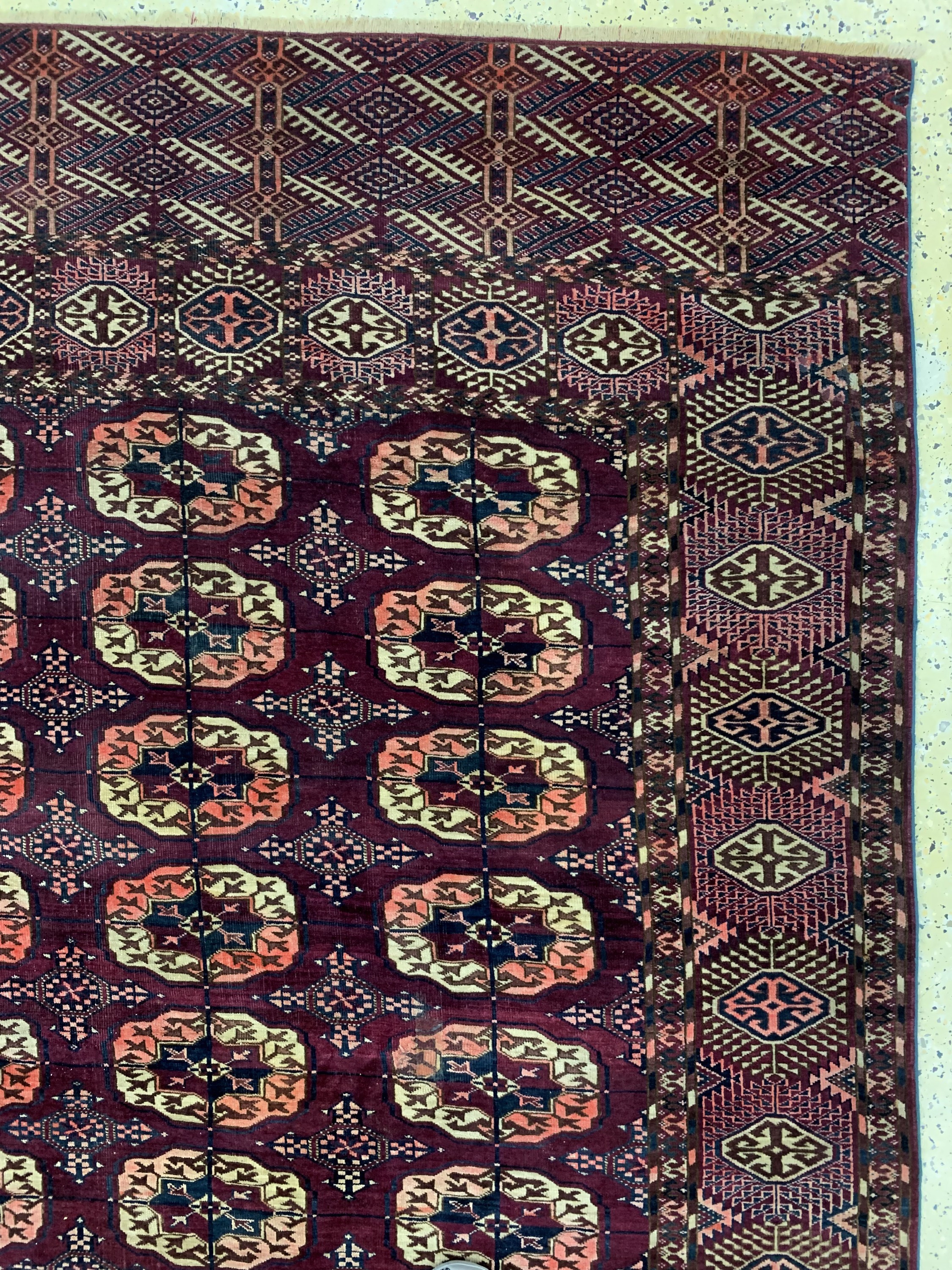 Detail d: Tekke Hauptteppich antik, Turkmenistan, 19.Jhd, Wolle auf Wolle, ca. 344 x 214 cm, EHZ: 3, (Restauriert)