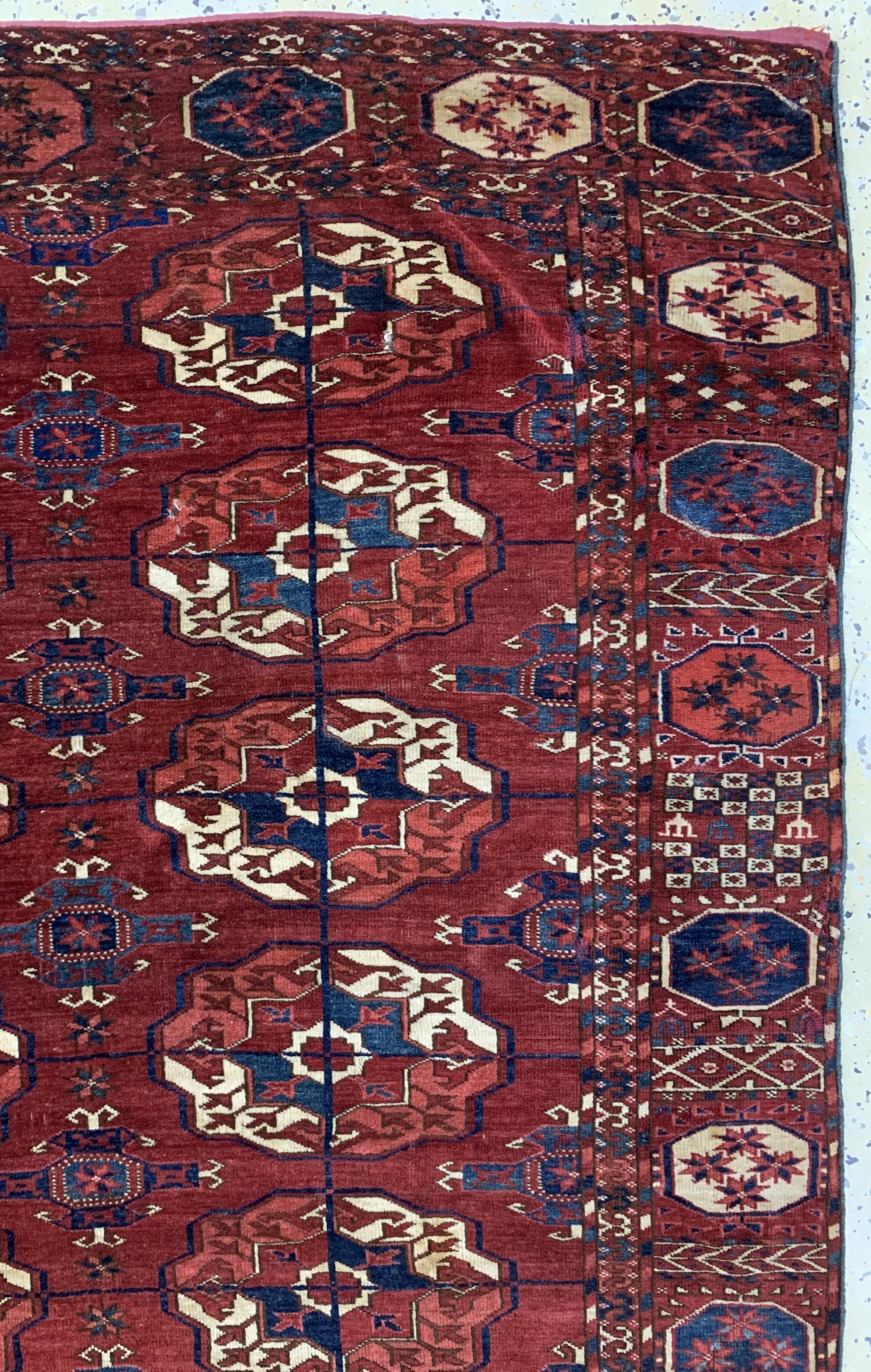 Detail e: Tekke Hauptteppich antik, Turkmenistan, 19.Jhd, Wolle auf Wolle, ca. 240 x 217 cm, EHZ: 3-4