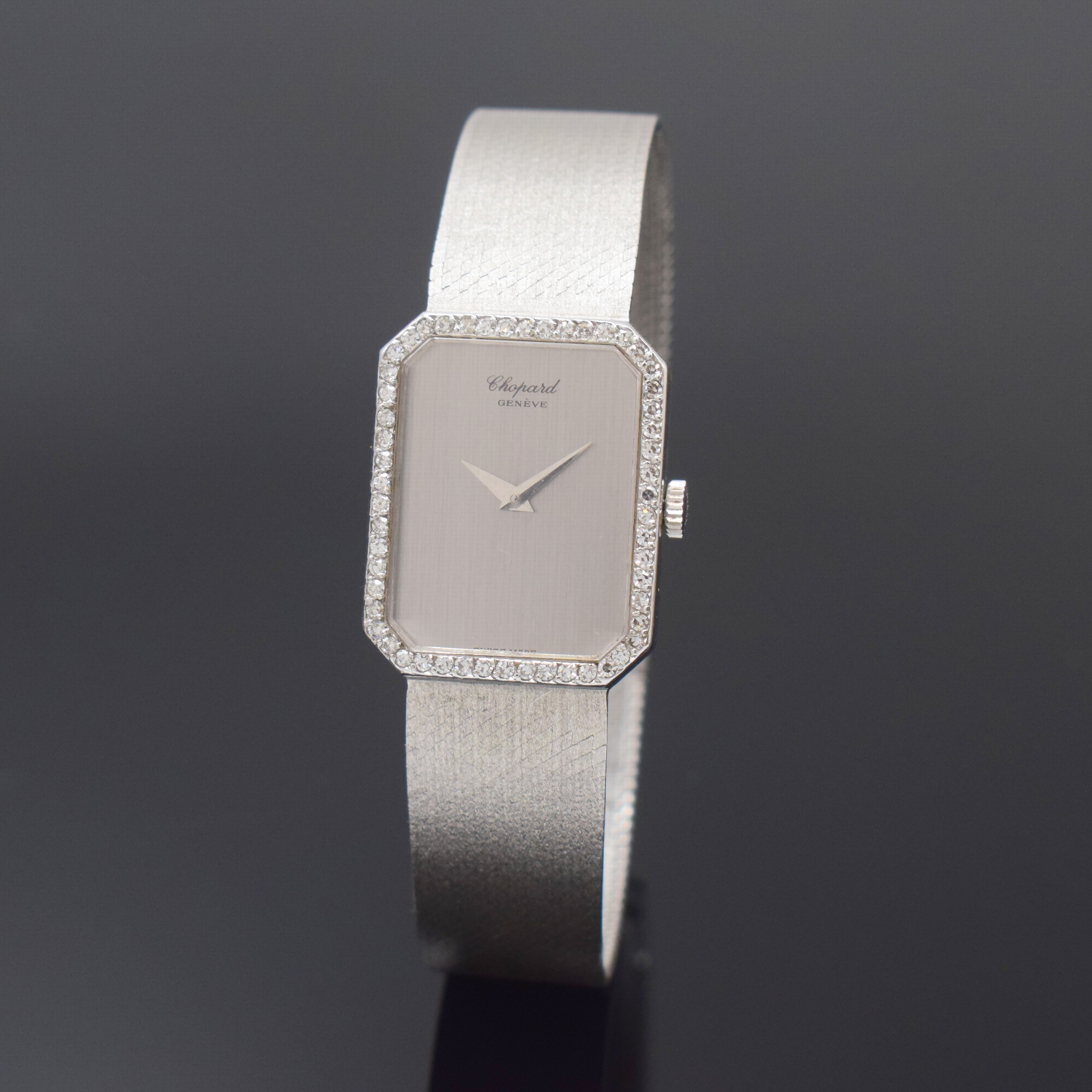 CHOPARD Damenarmbanduhr in WG 750/000 mit Diamanten, Schweiz um 1975, Handaufzug, Boden aufgedr., Lünette aufw. m. Diamanten bes., vers. Zifferbl. ...