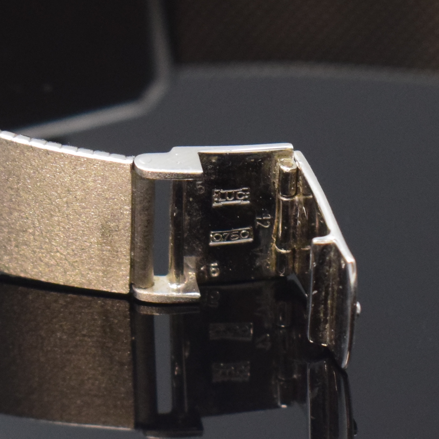 Detail c: CHOPARD Damenarmbanduhr in WG 750/000 mit Diamanten, Schweiz um 1975, Handaufzug, Boden aufgedr., Lünette aufw. m. Diamanten bes., vers. Zifferbl. ...