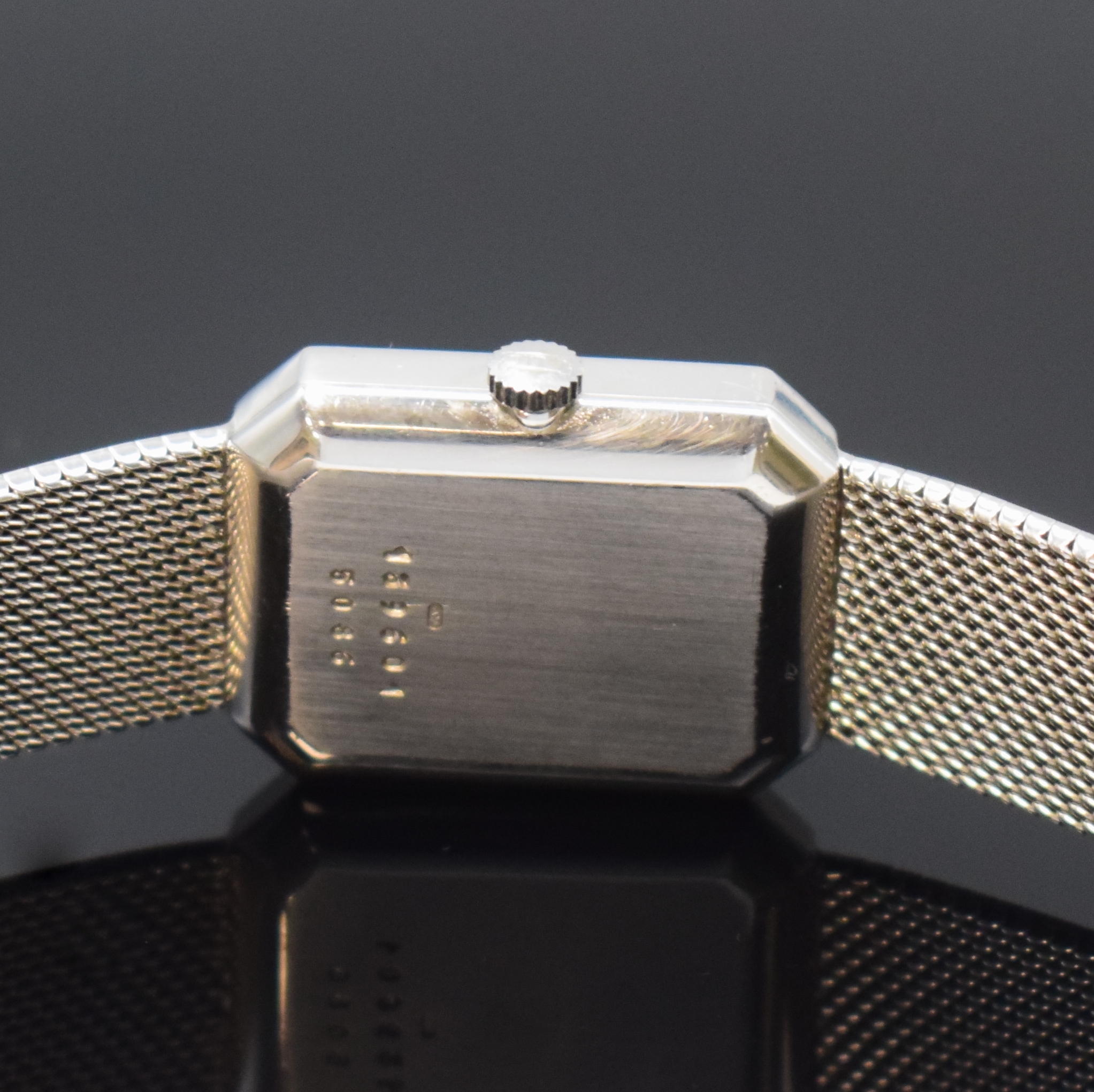 Detail e: CHOPARD Damenarmbanduhr in WG 750/000 mit Diamanten, Schweiz um 1975, Handaufzug, Boden aufgedr., Lünette aufw. m. Diamanten bes., vers. Zifferbl. ...