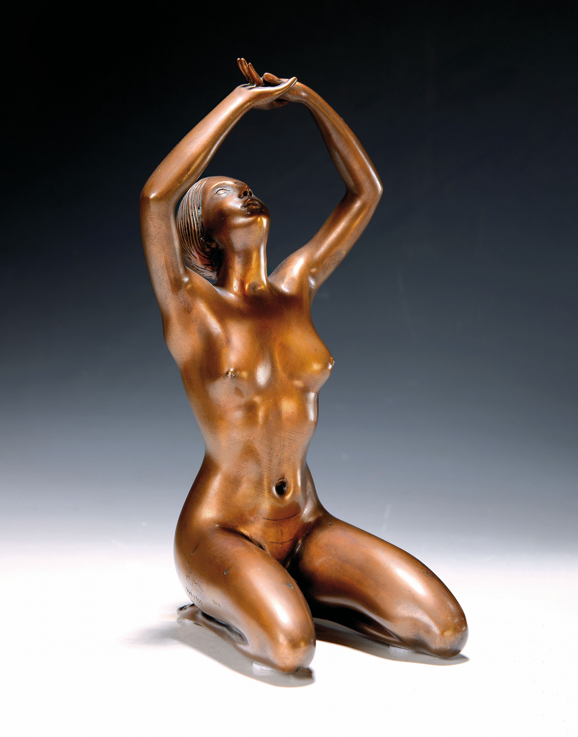 Arno Breker, 1900 Elberfeld - 1991 Düsseldorf, "verliebtes Mädchen", 1977, vollplastische Bronze, am Oberschenkel signiert und ...