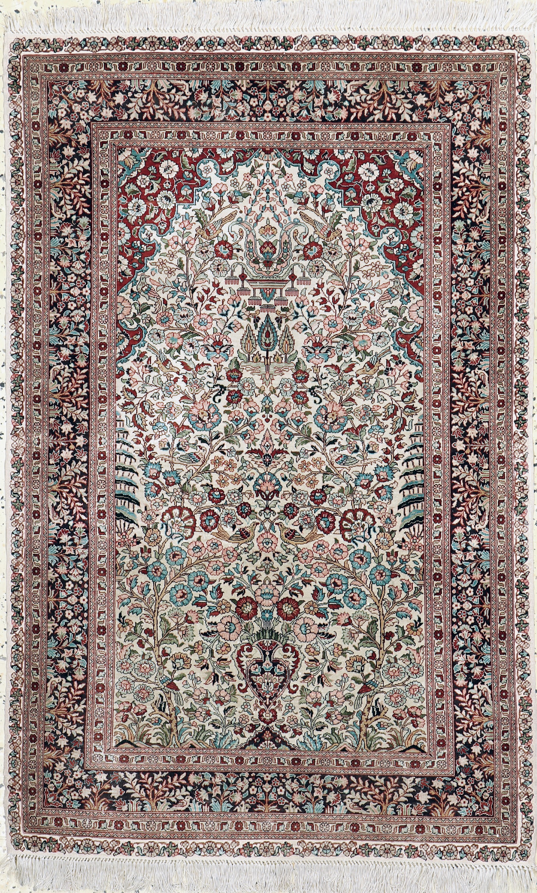 China Hereke fein, China, Mitte 20.Jhd., reine Naturseide, ca. 120 x 78 cm, EHZ: 2