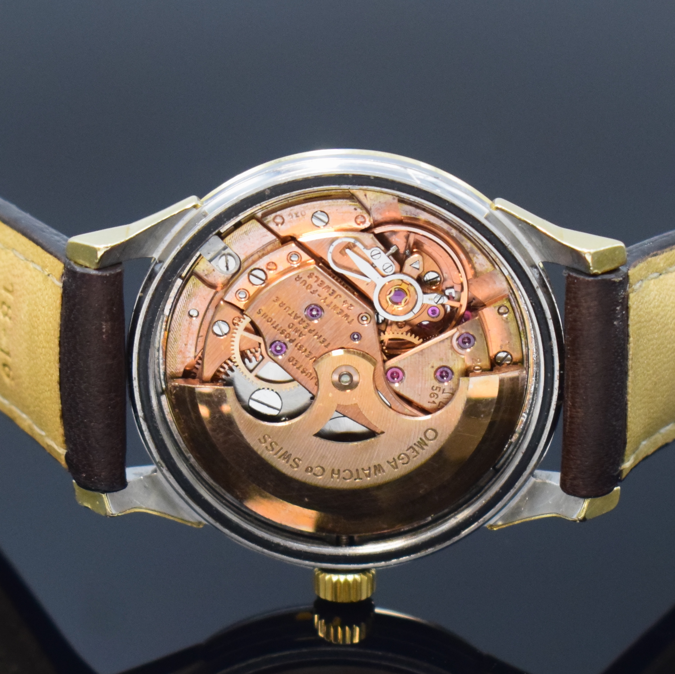 Detail e: OMEGA Constellation Herrenarmbanduhr Chronometer in Stahl mit Goldhaube Referenz 168.005, Schweiz um 1965, Automatik, verschr. Boden m. ...