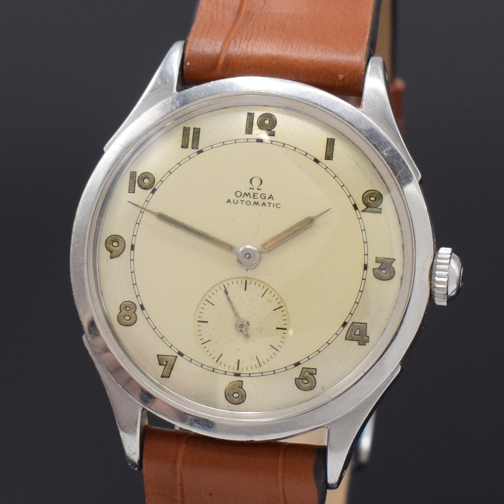 Detail a: OMEGA Herrenarmbanduhr mit Hammerautomatik Referenz 2374/3, Schweiz um 1947, Automatik, neutr. Lederband m. orig. Omega Schliesse, Boden aufgedr., ...