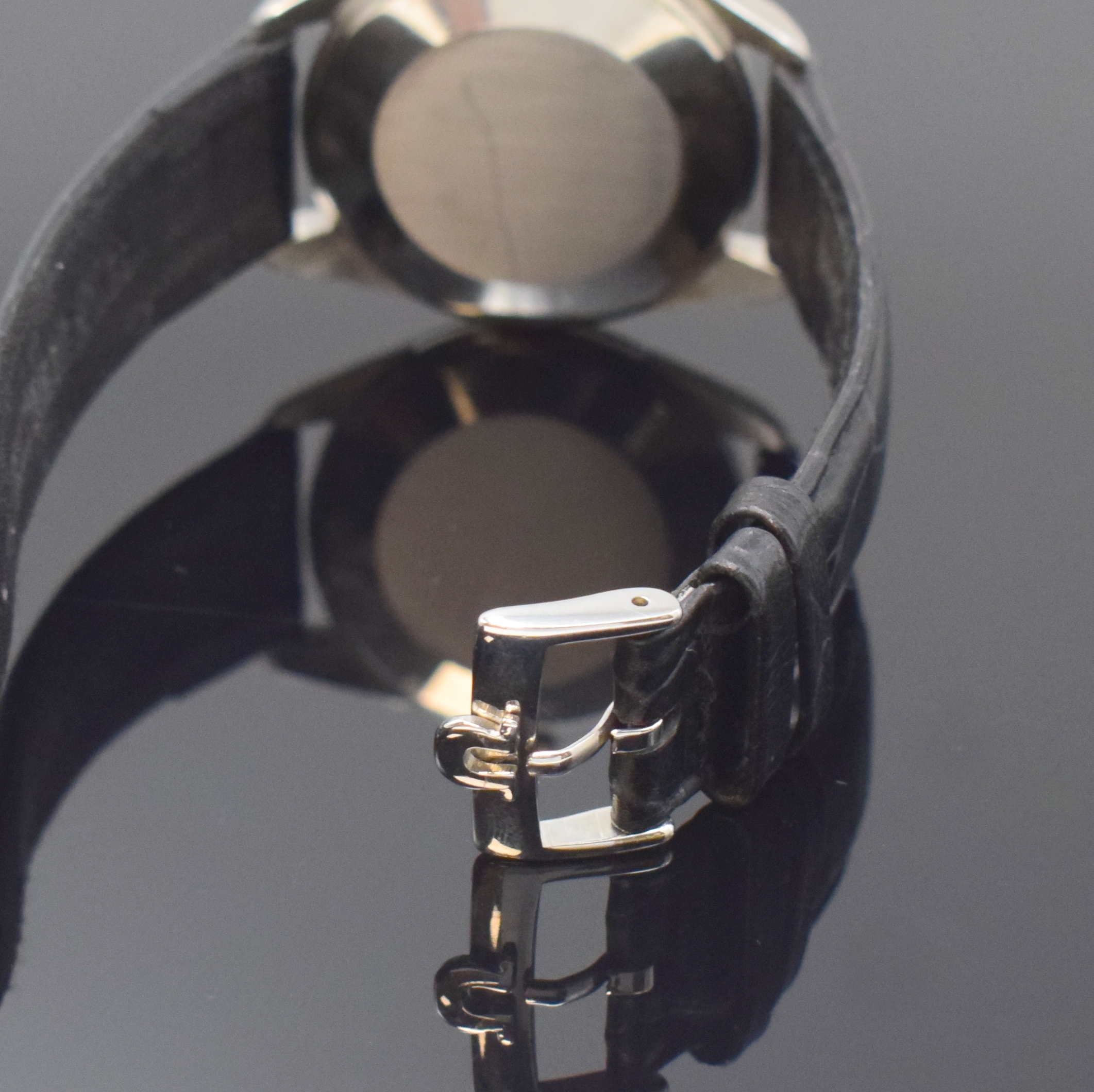 Detail b: OMEGA Vintage Herrenarmbanduhr Referenz 2910-1 SC in Stahl, Schweiz um 1956, Handaufzug, neutr. Lederband m. orig. Dornschl., Boden aufgedr., ...