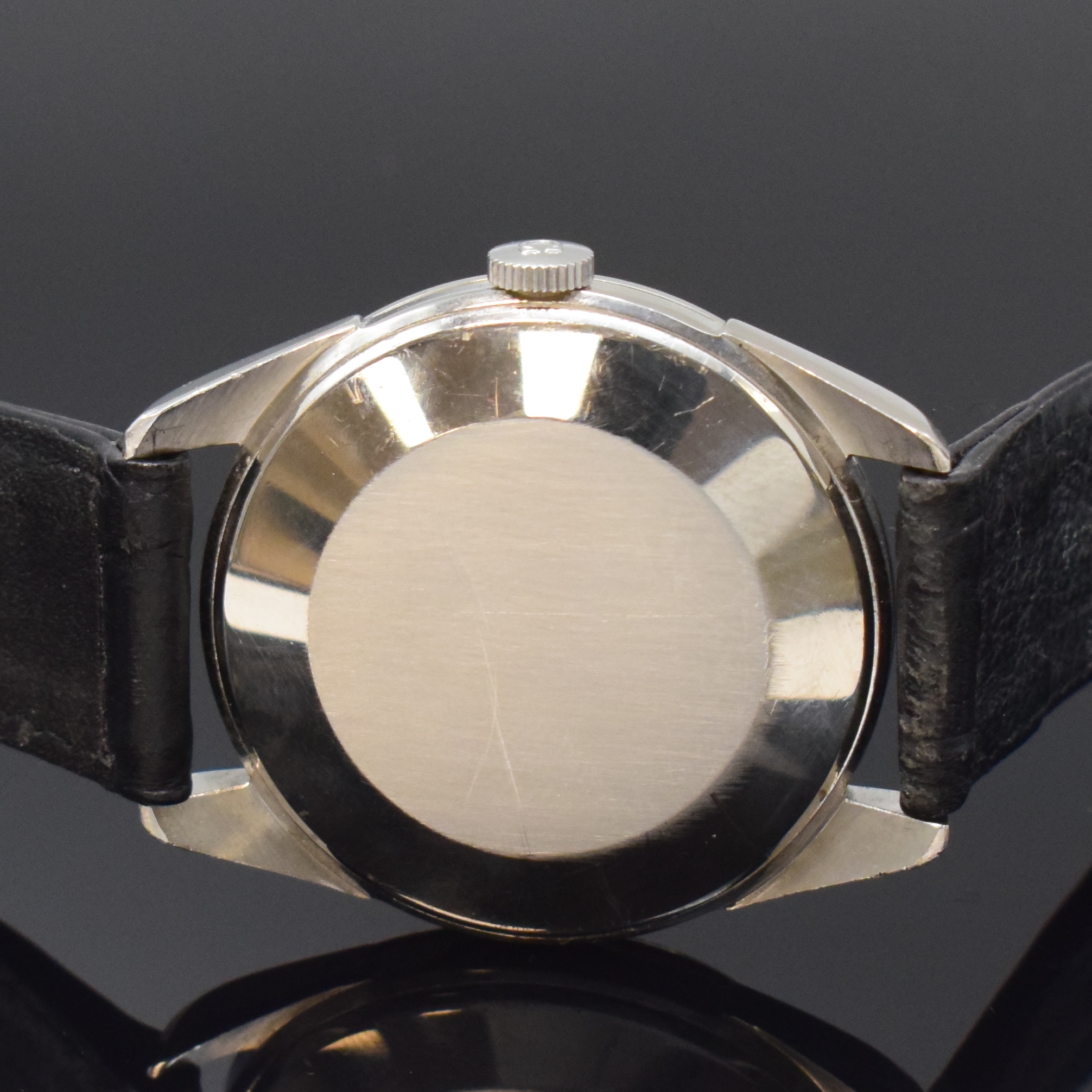 Detail d: OMEGA Vintage Herrenarmbanduhr Referenz 2910-1 SC in Stahl, Schweiz um 1956, Handaufzug, neutr. Lederband m. orig. Dornschl., Boden aufgedr., ...