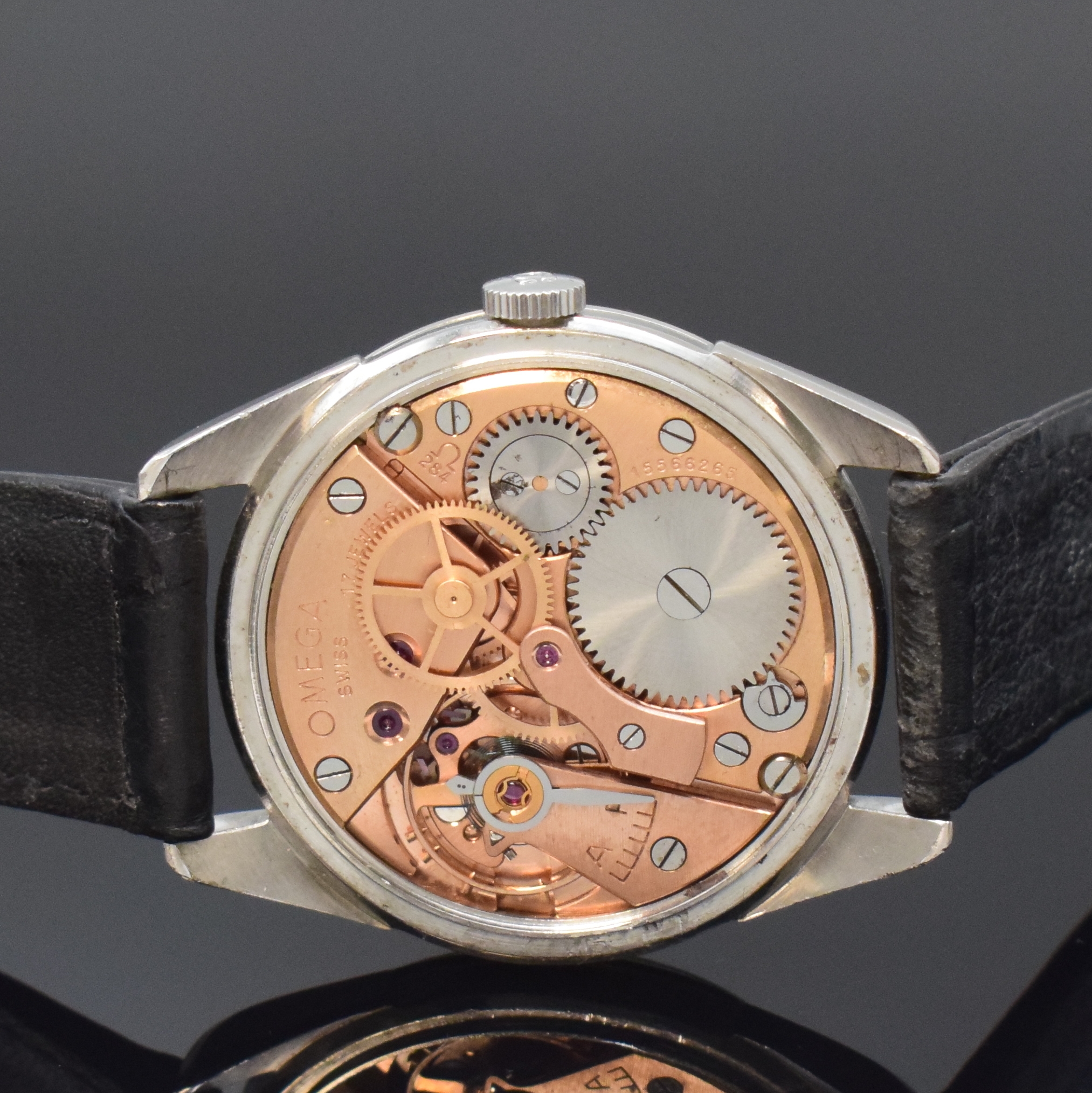 Detail e: OMEGA Vintage Herrenarmbanduhr Referenz 2910-1 SC in Stahl, Schweiz um 1956, Handaufzug, neutr. Lederband m. orig. Dornschl., Boden aufgedr., ...