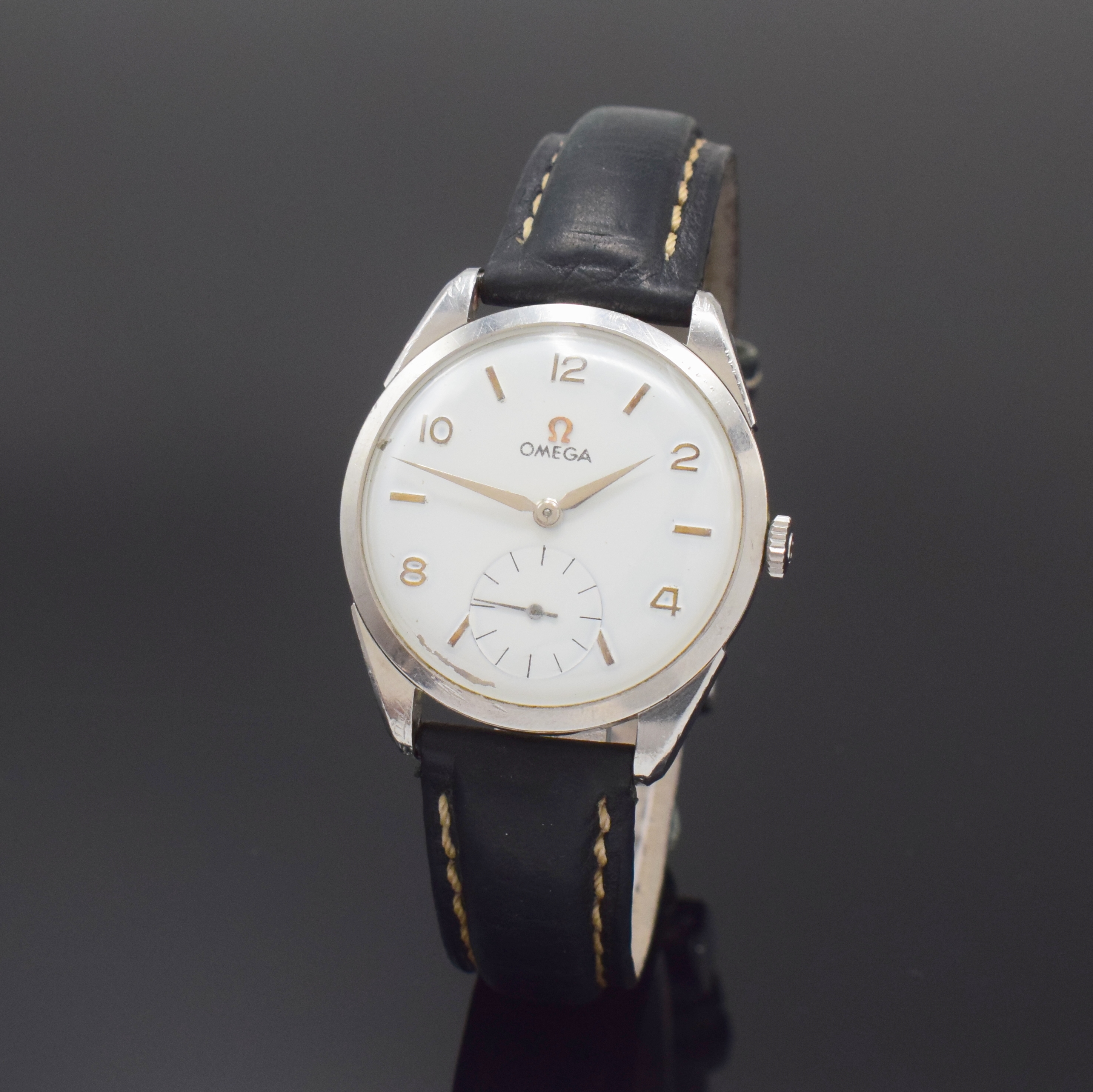 OMEGA Vintage Herrenarmbanduhr Referenz 2900-5 in Stahl, Schweiz um 1960, Handaufzug, Boden aufgedr., weißes Zifferbl. rest., silb. Zeiger, kl. Sek. ...